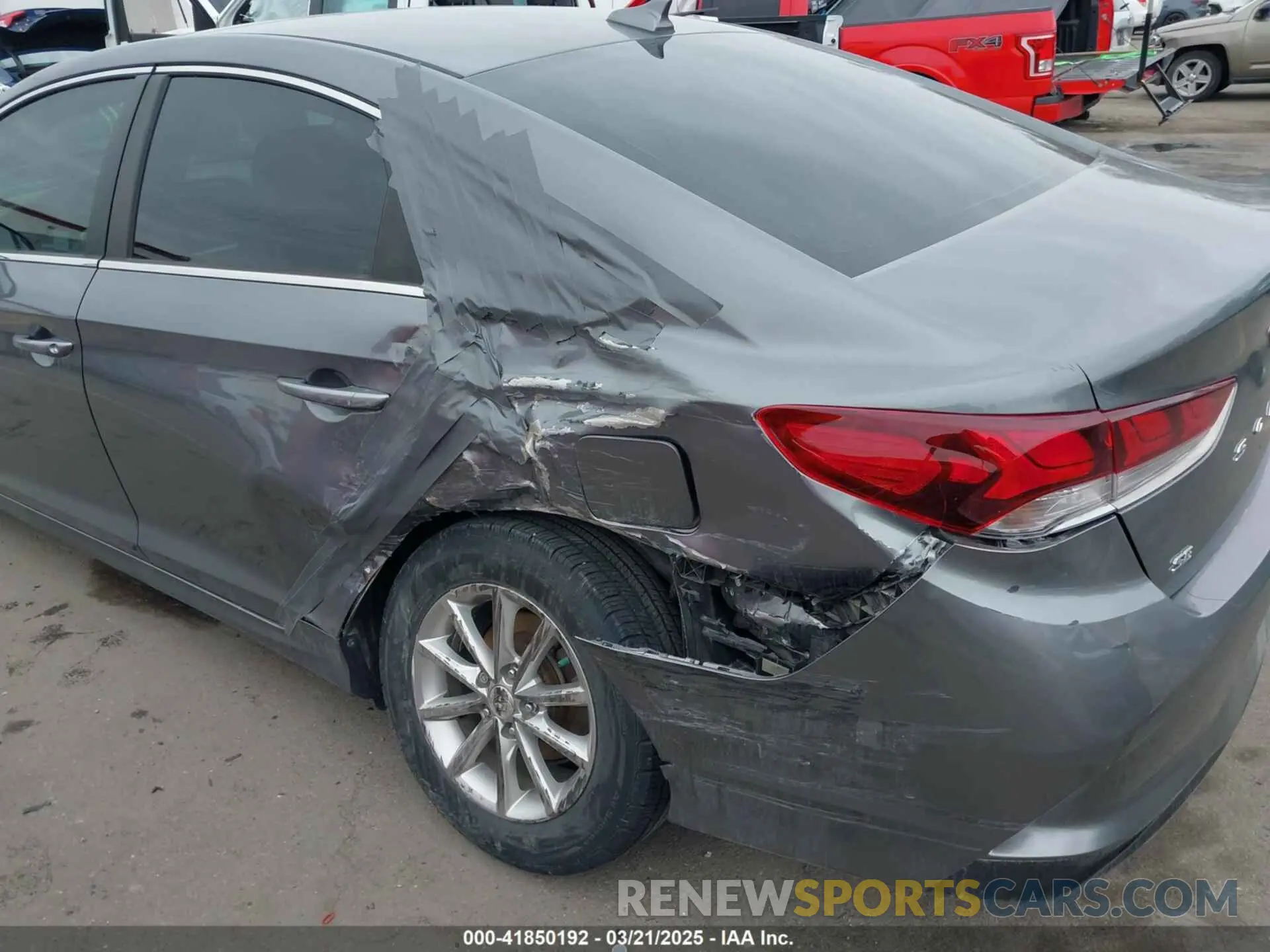 17 Photograph of a damaged car 5NPE24AF0KH749199 HYUNDAI SONATA 2019