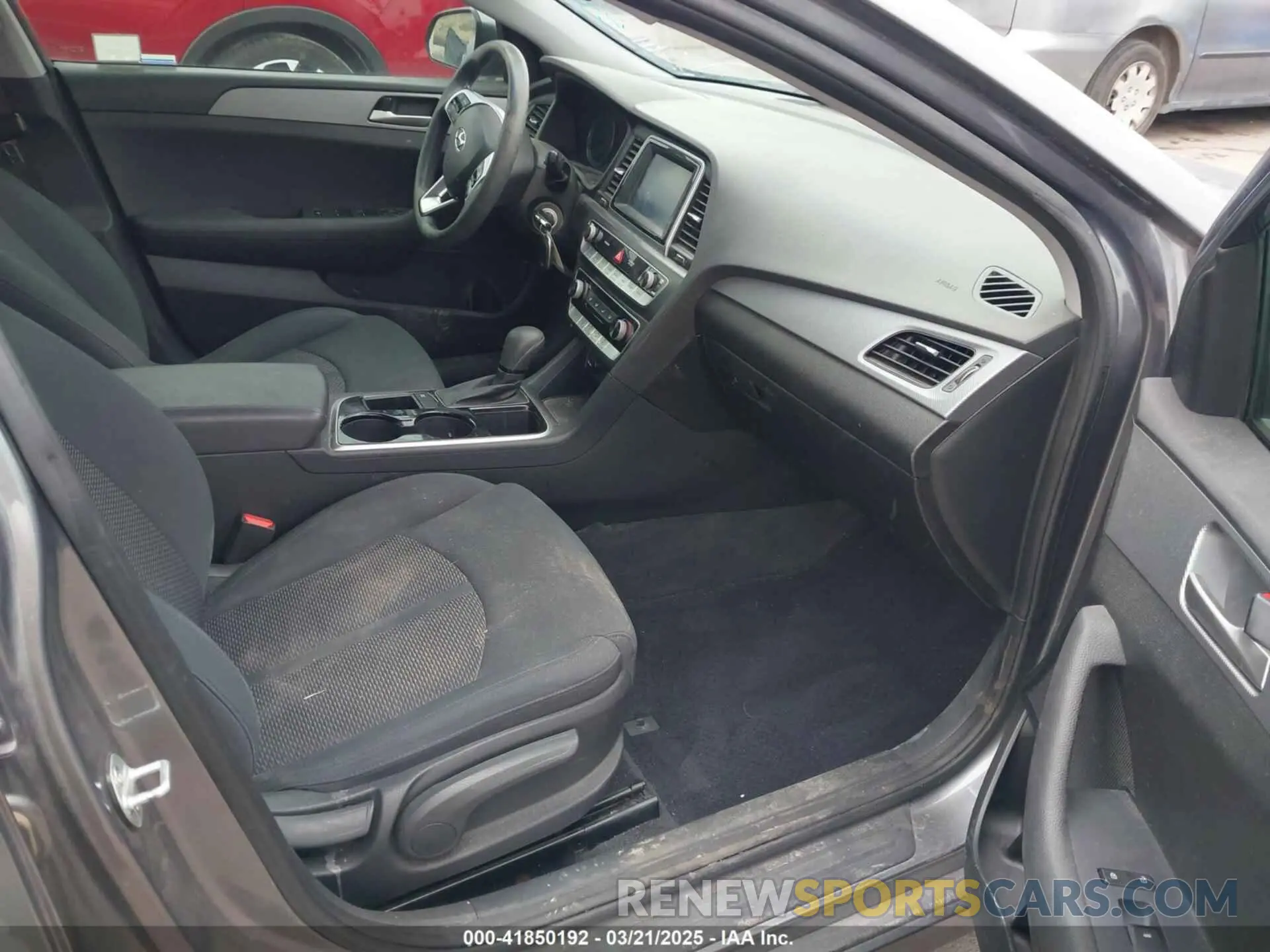5 Photograph of a damaged car 5NPE24AF0KH749199 HYUNDAI SONATA 2019