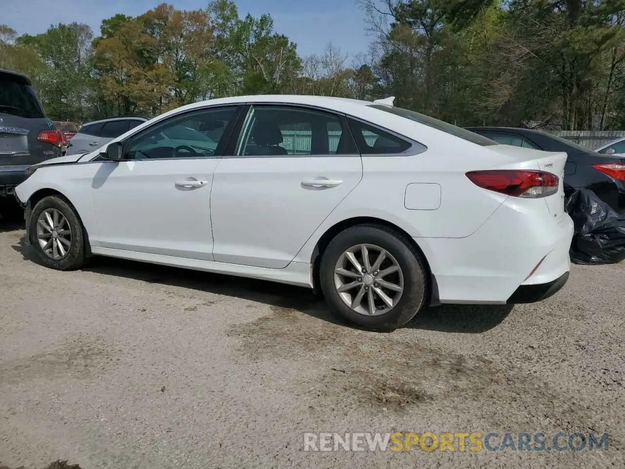 2 Photograph of a damaged car 5NPE24AF0KH752846 HYUNDAI SONATA 2019