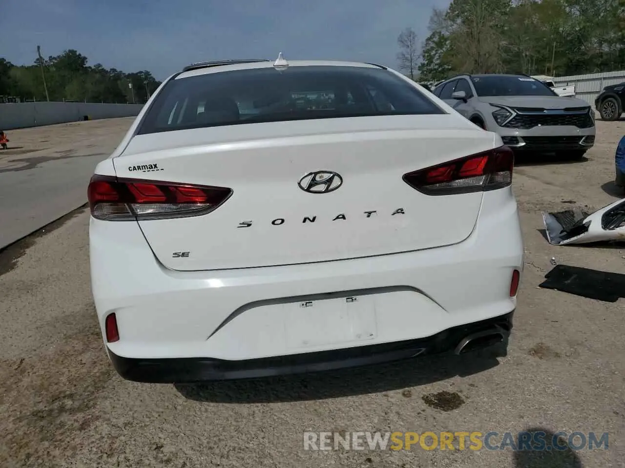 6 Photograph of a damaged car 5NPE24AF0KH752846 HYUNDAI SONATA 2019