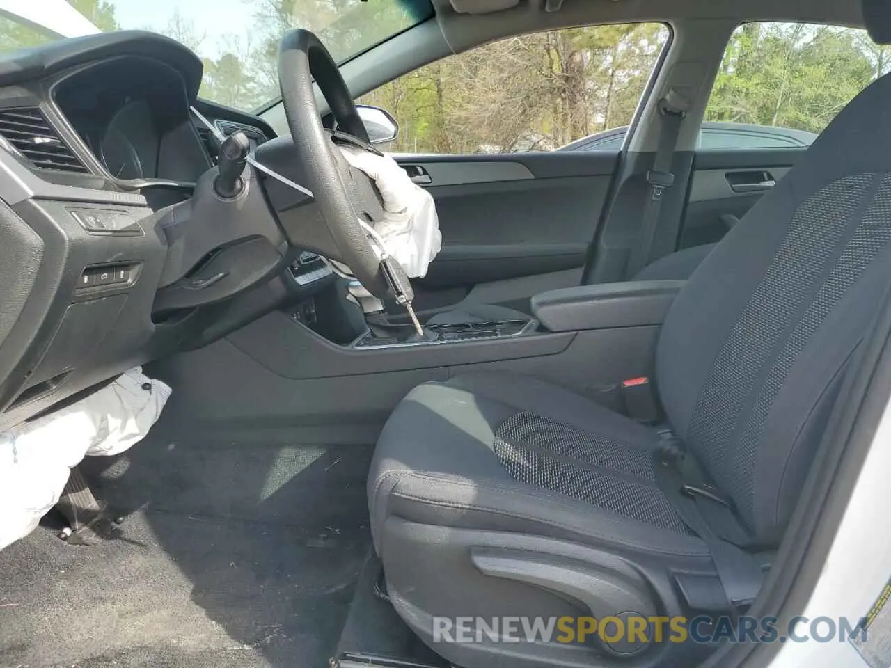 7 Photograph of a damaged car 5NPE24AF0KH752846 HYUNDAI SONATA 2019