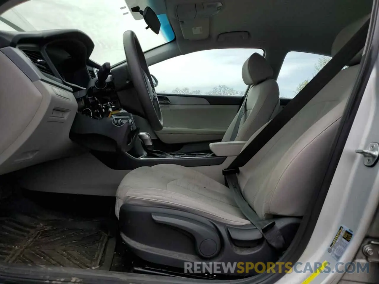 7 Photograph of a damaged car 5NPE24AF0KH754130 HYUNDAI SONATA 2019