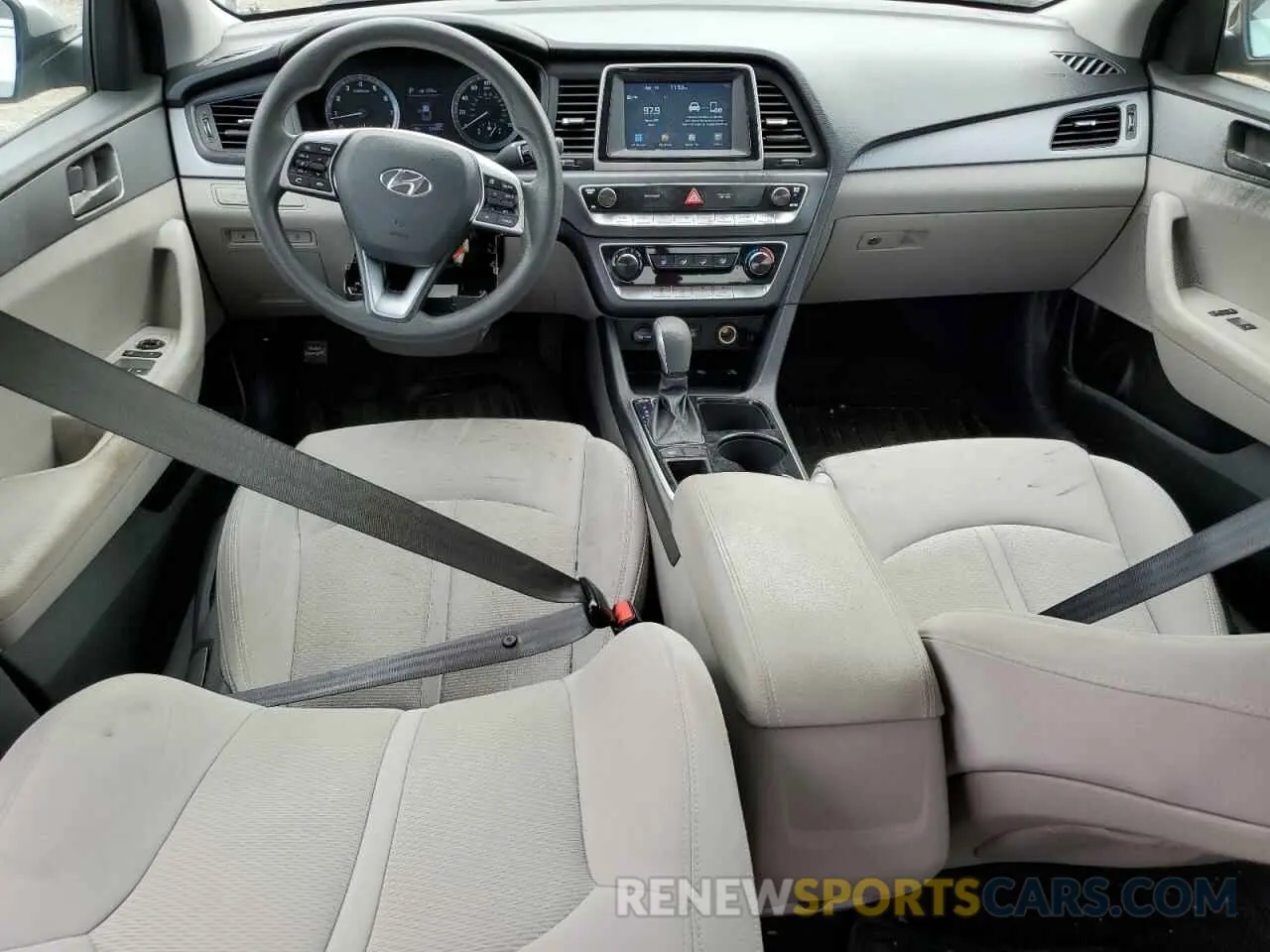 8 Photograph of a damaged car 5NPE24AF0KH754130 HYUNDAI SONATA 2019