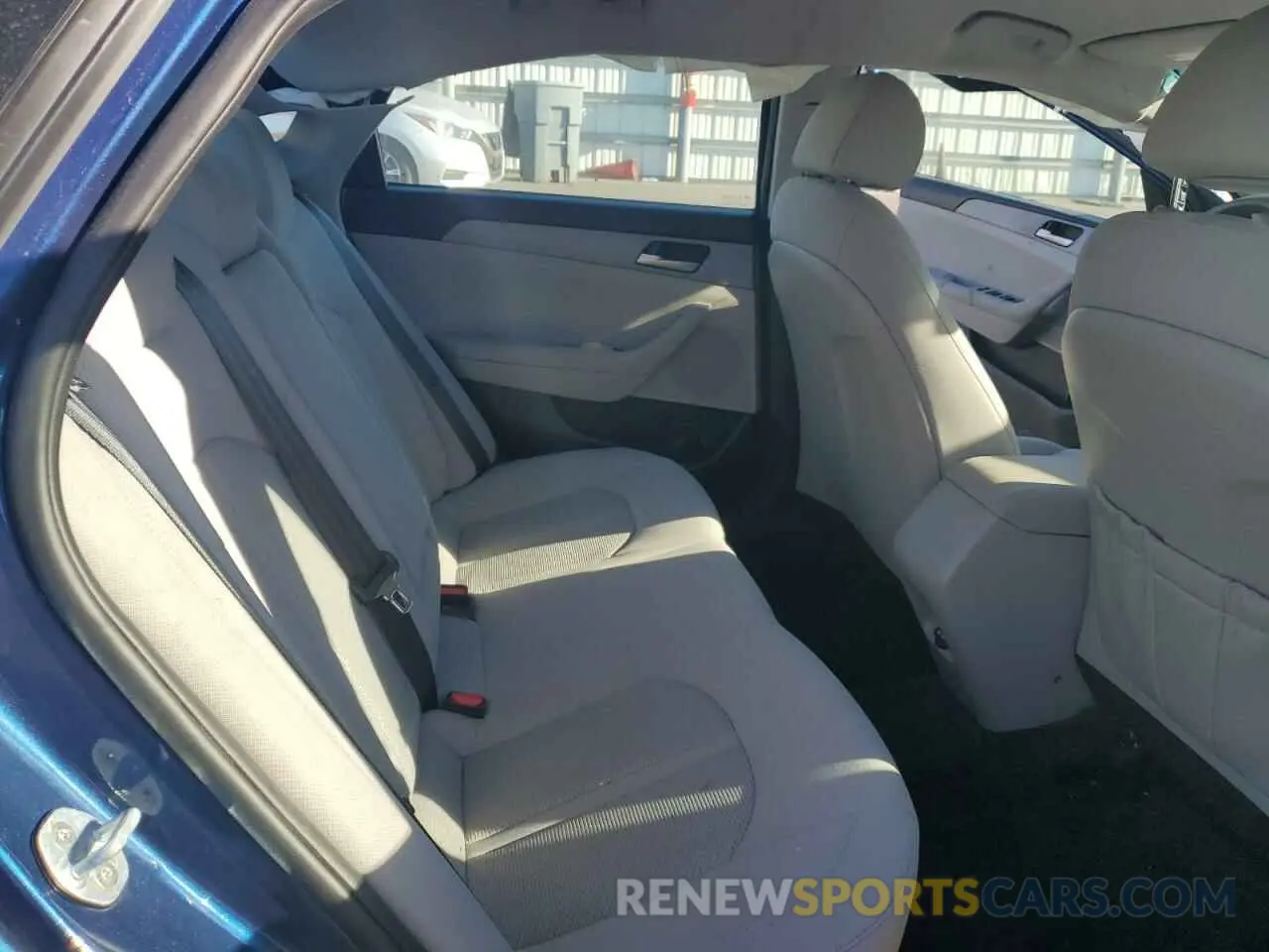 10 Photograph of a damaged car 5NPE24AF0KH766214 HYUNDAI SONATA 2019