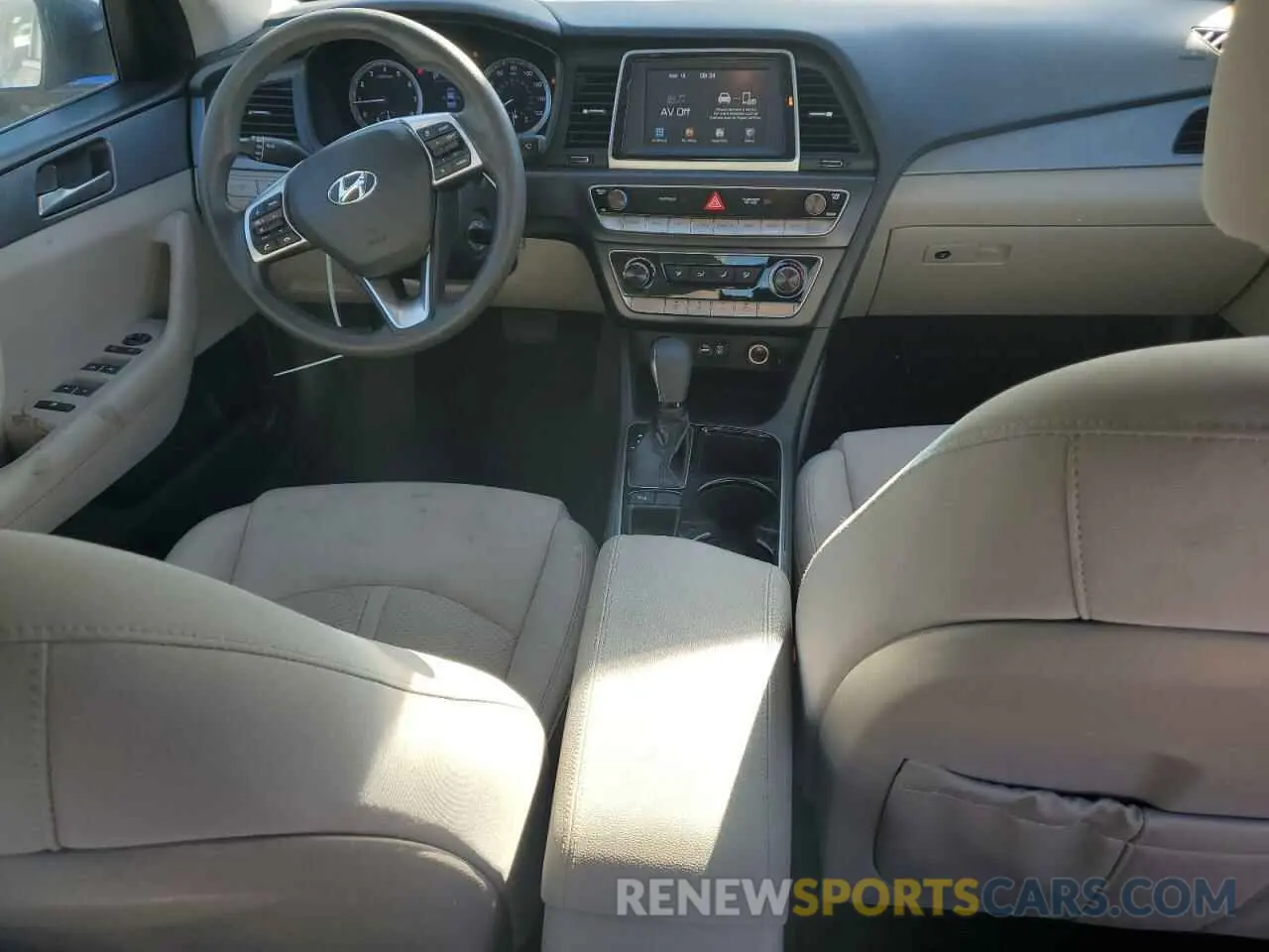 8 Photograph of a damaged car 5NPE24AF0KH766214 HYUNDAI SONATA 2019