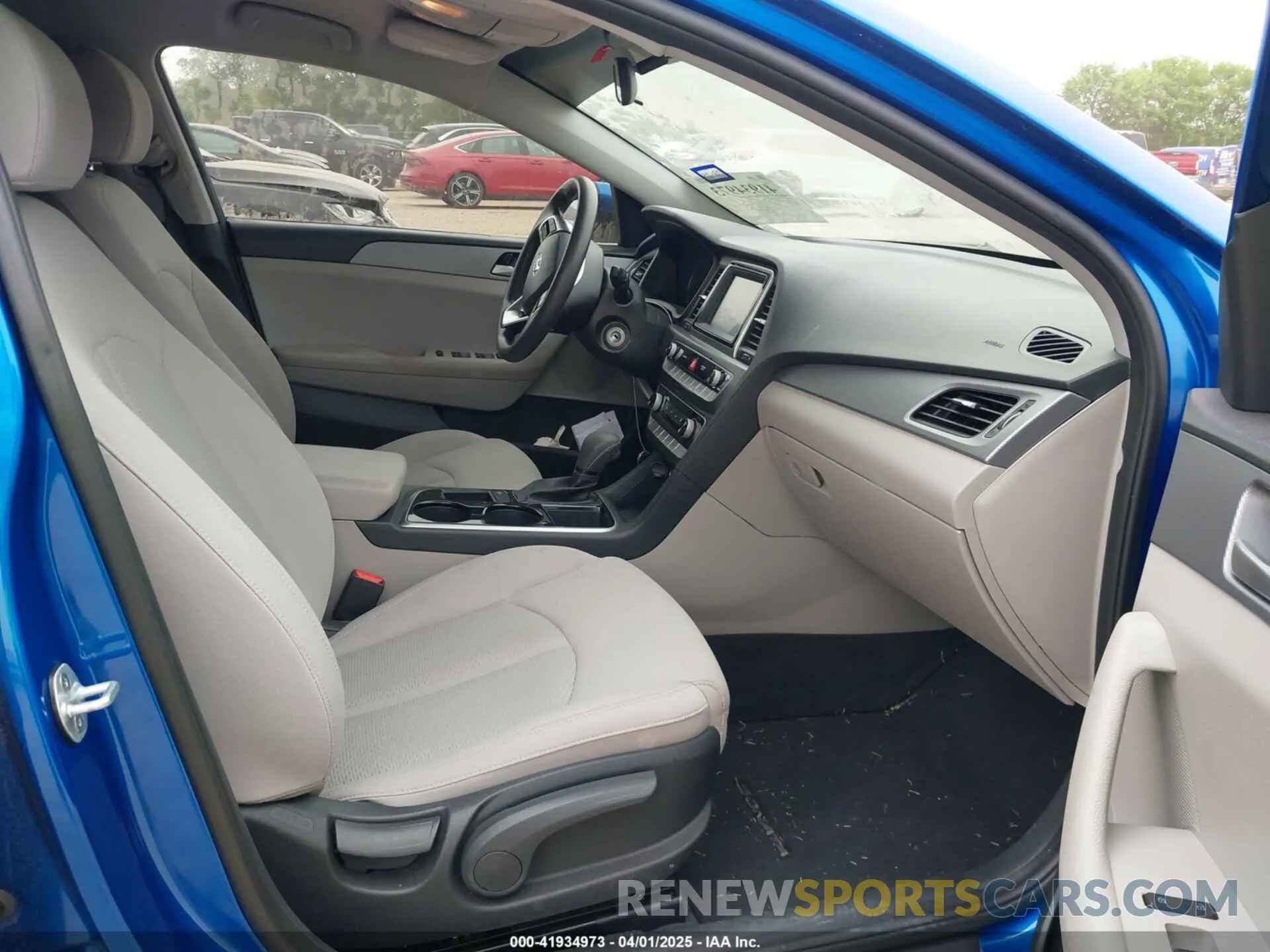 5 Photograph of a damaged car 5NPE24AF0KH767928 HYUNDAI SONATA 2019