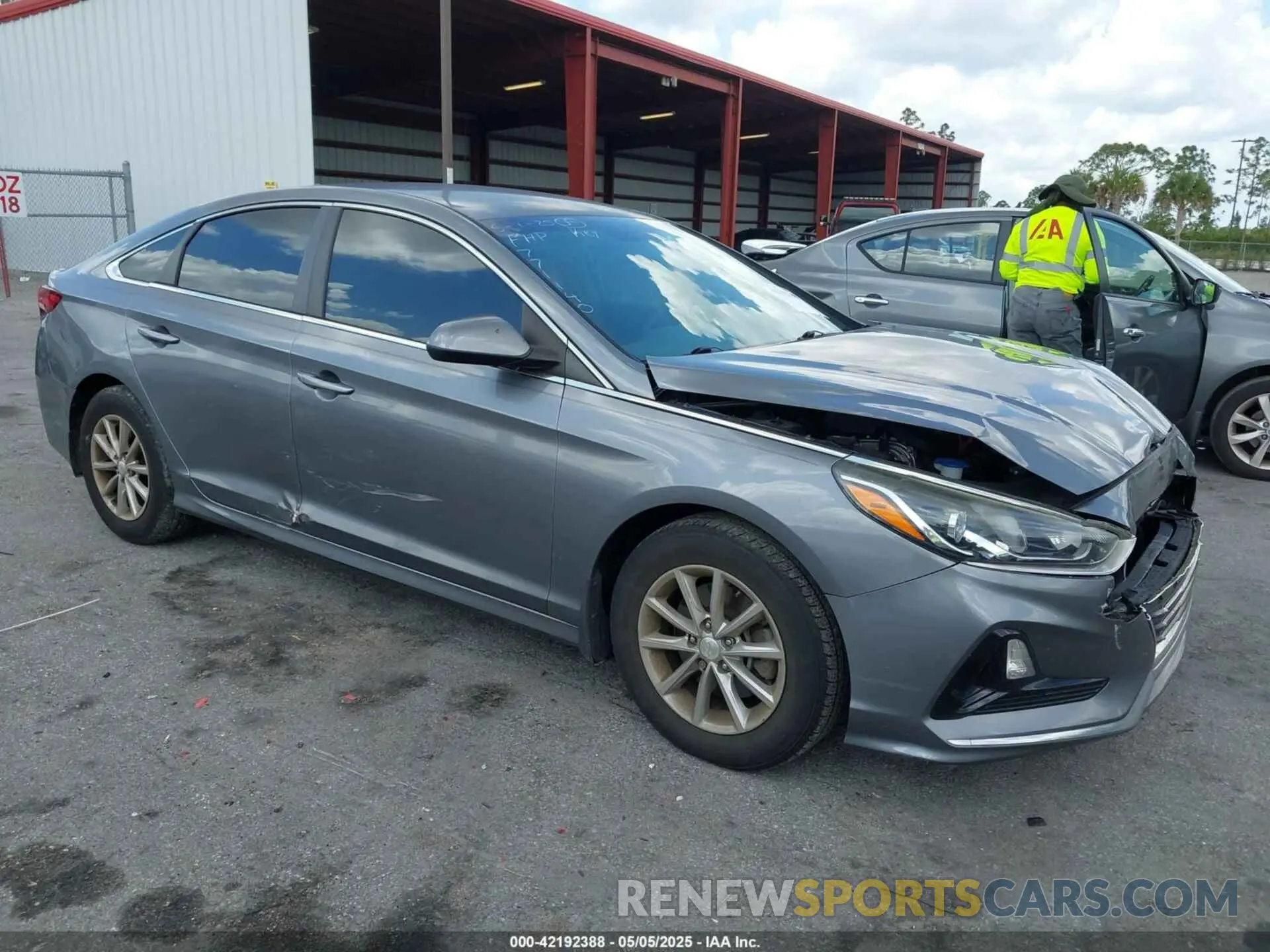 1 Photograph of a damaged car 5NPE24AF0KH771140 HYUNDAI SONATA 2019