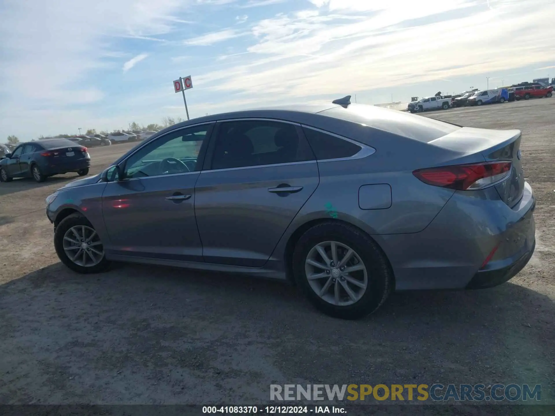15 Photograph of a damaged car 5NPE24AF0KH774328 HYUNDAI SONATA 2019