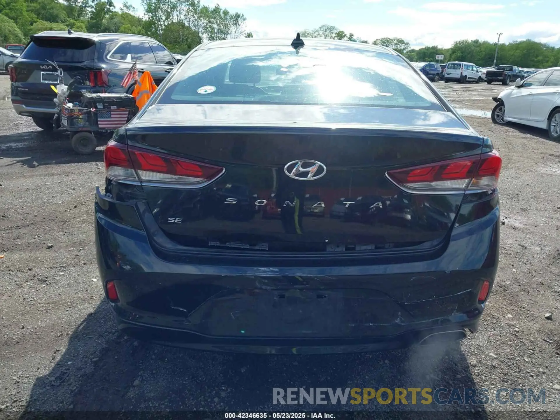 16 Photograph of a damaged car 5NPE24AF0KH776953 HYUNDAI SONATA 2019