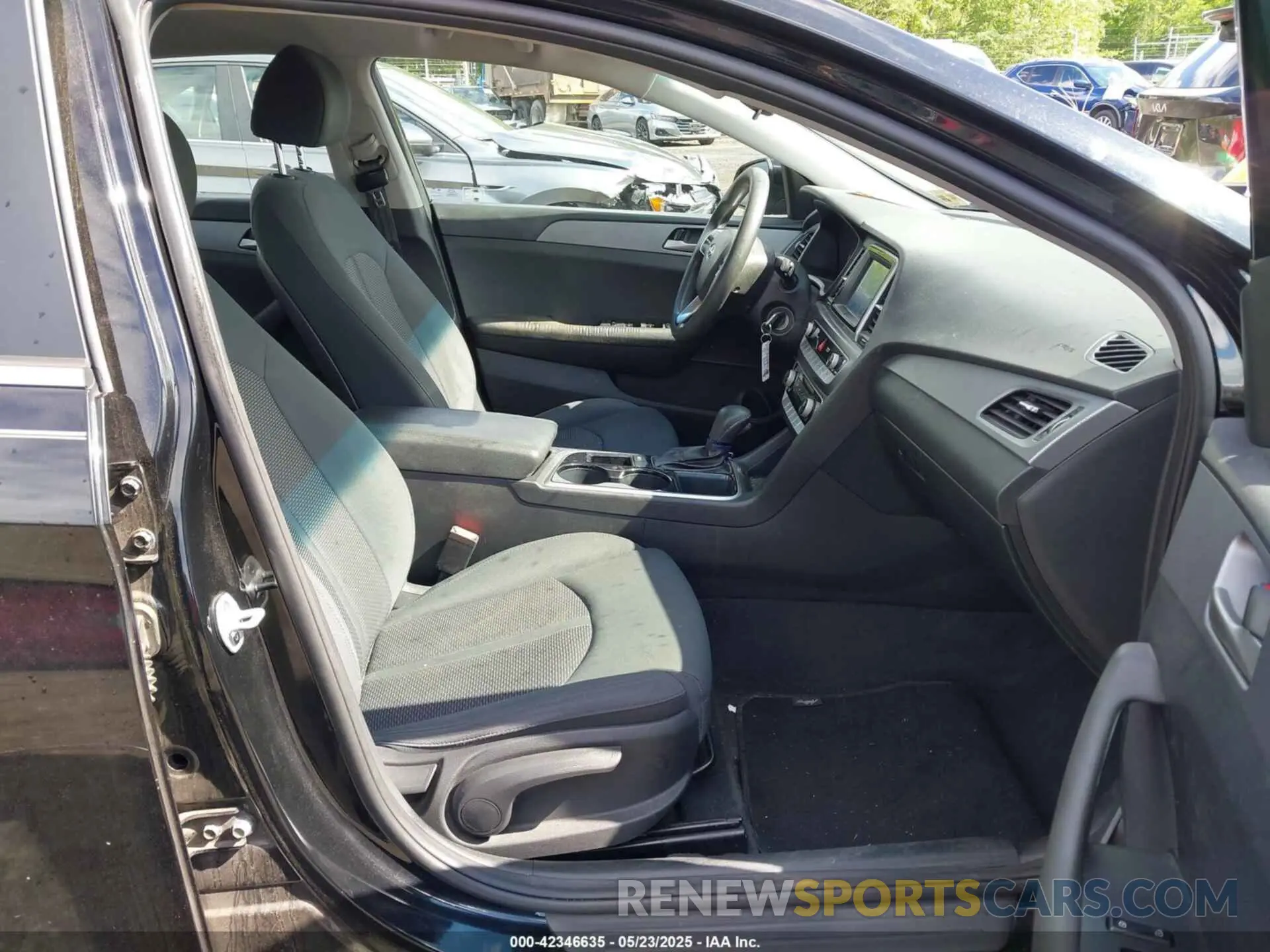 5 Photograph of a damaged car 5NPE24AF0KH776953 HYUNDAI SONATA 2019