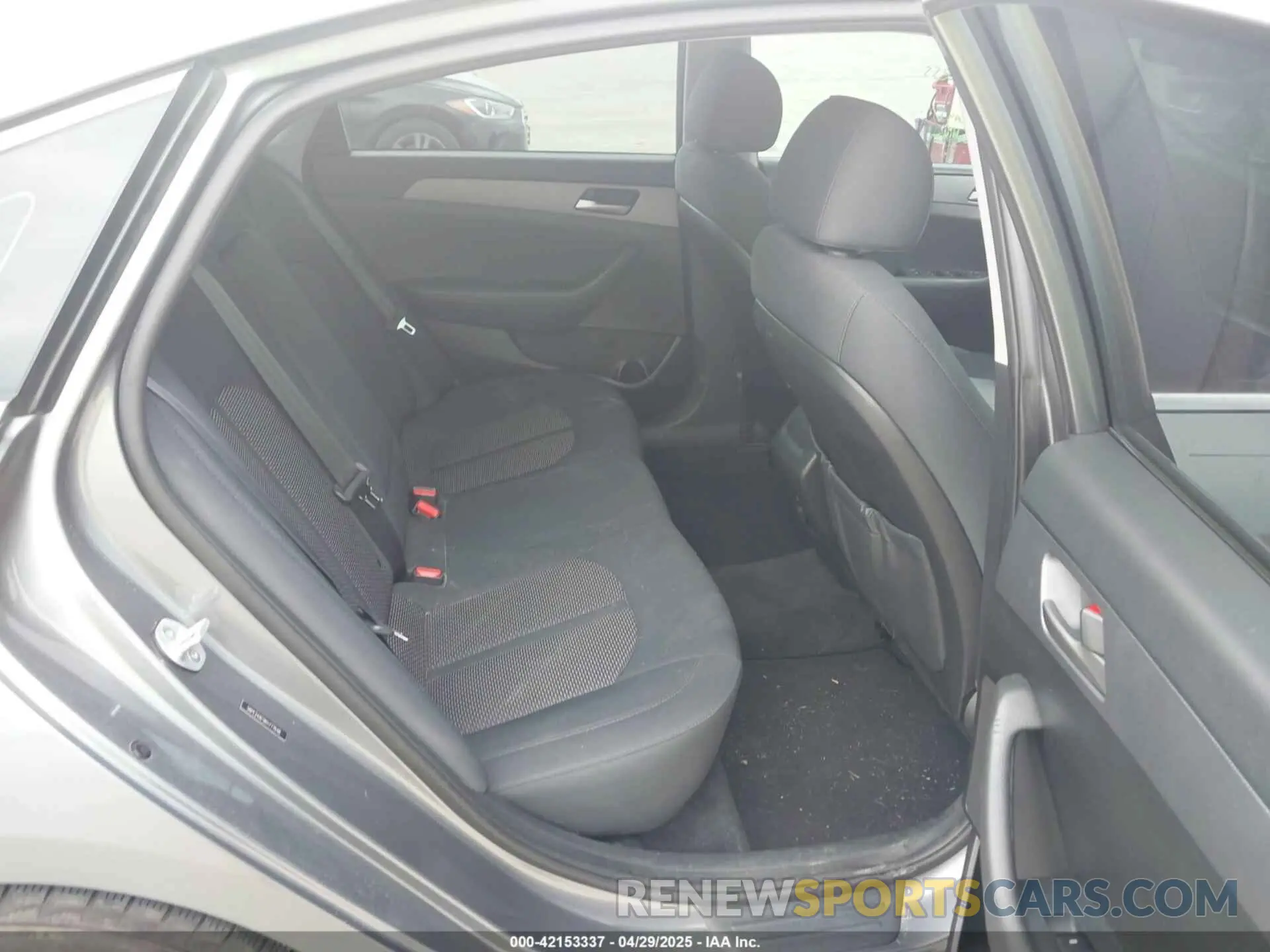 8 Photograph of a damaged car 5NPE24AF0KH777648 HYUNDAI SONATA 2019