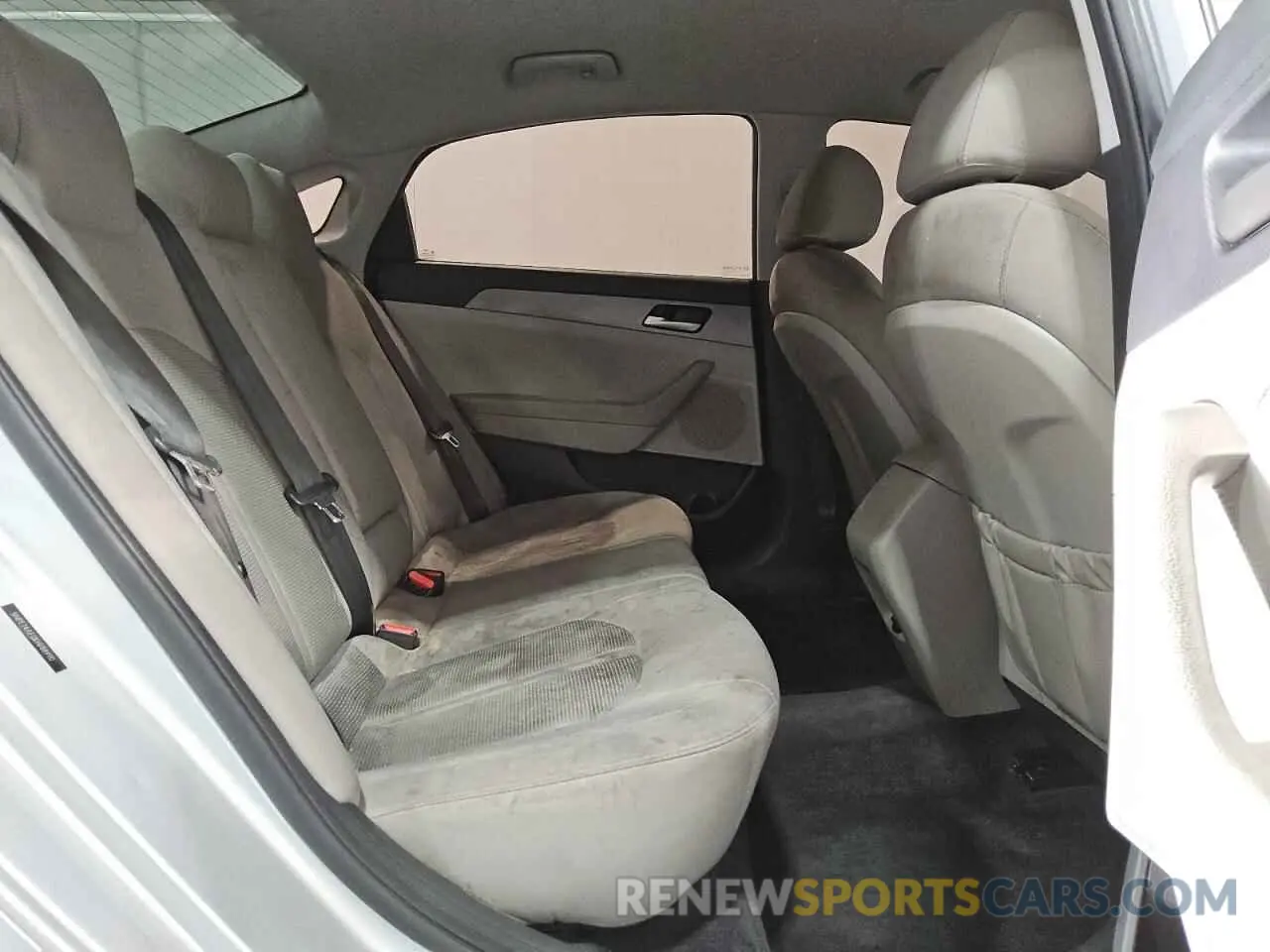 10 Photograph of a damaged car 5NPE24AF0KH788990 HYUNDAI SONATA 2019