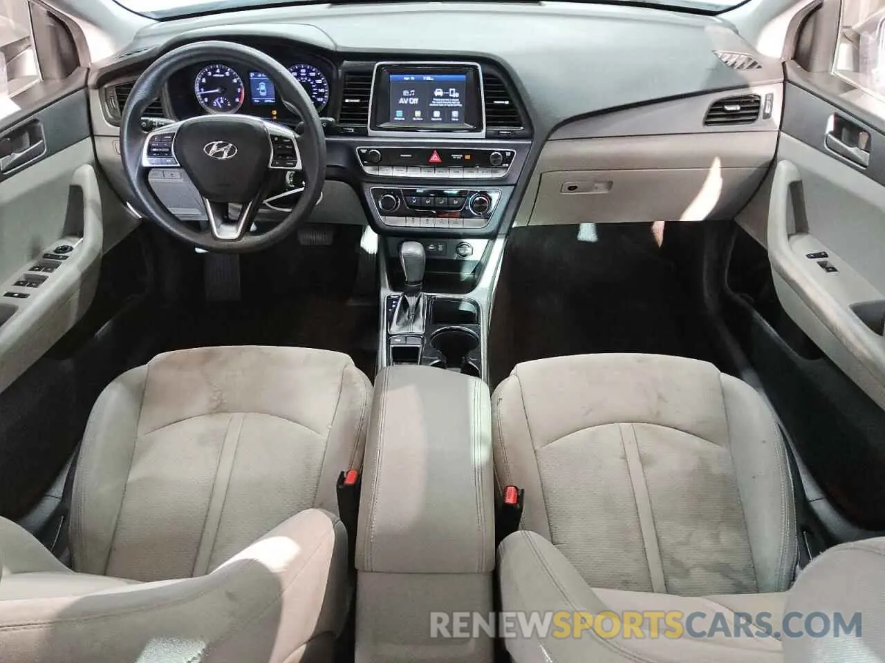8 Photograph of a damaged car 5NPE24AF0KH788990 HYUNDAI SONATA 2019