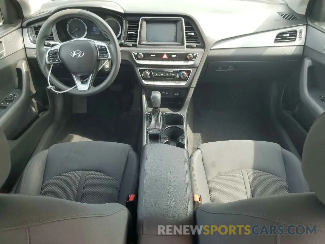 8 Photograph of a damaged car 5NPE24AF0KH792540 HYUNDAI SONATA 2019