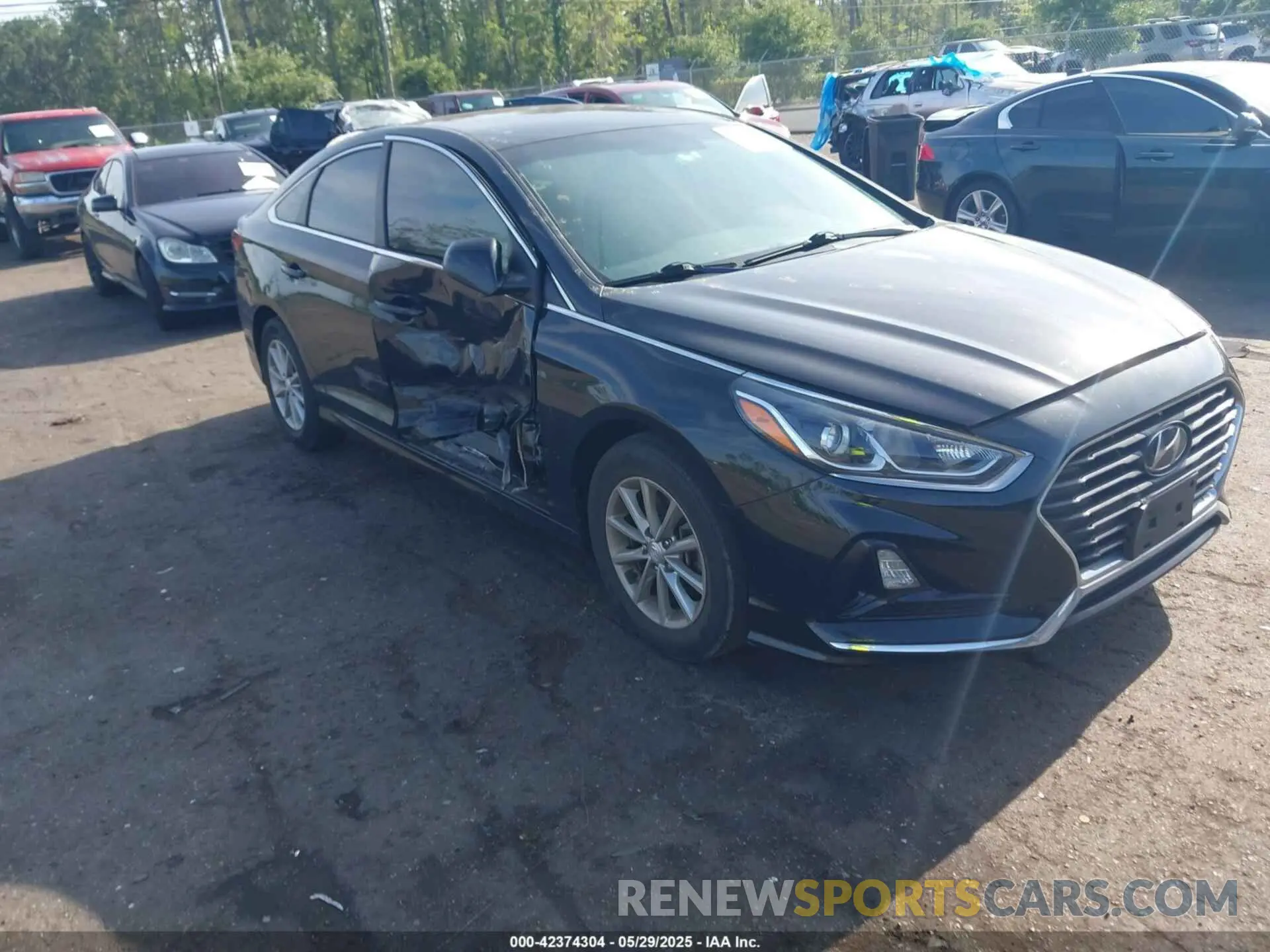 1 Photograph of a damaged car 5NPE24AF0KH792621 HYUNDAI SONATA 2019