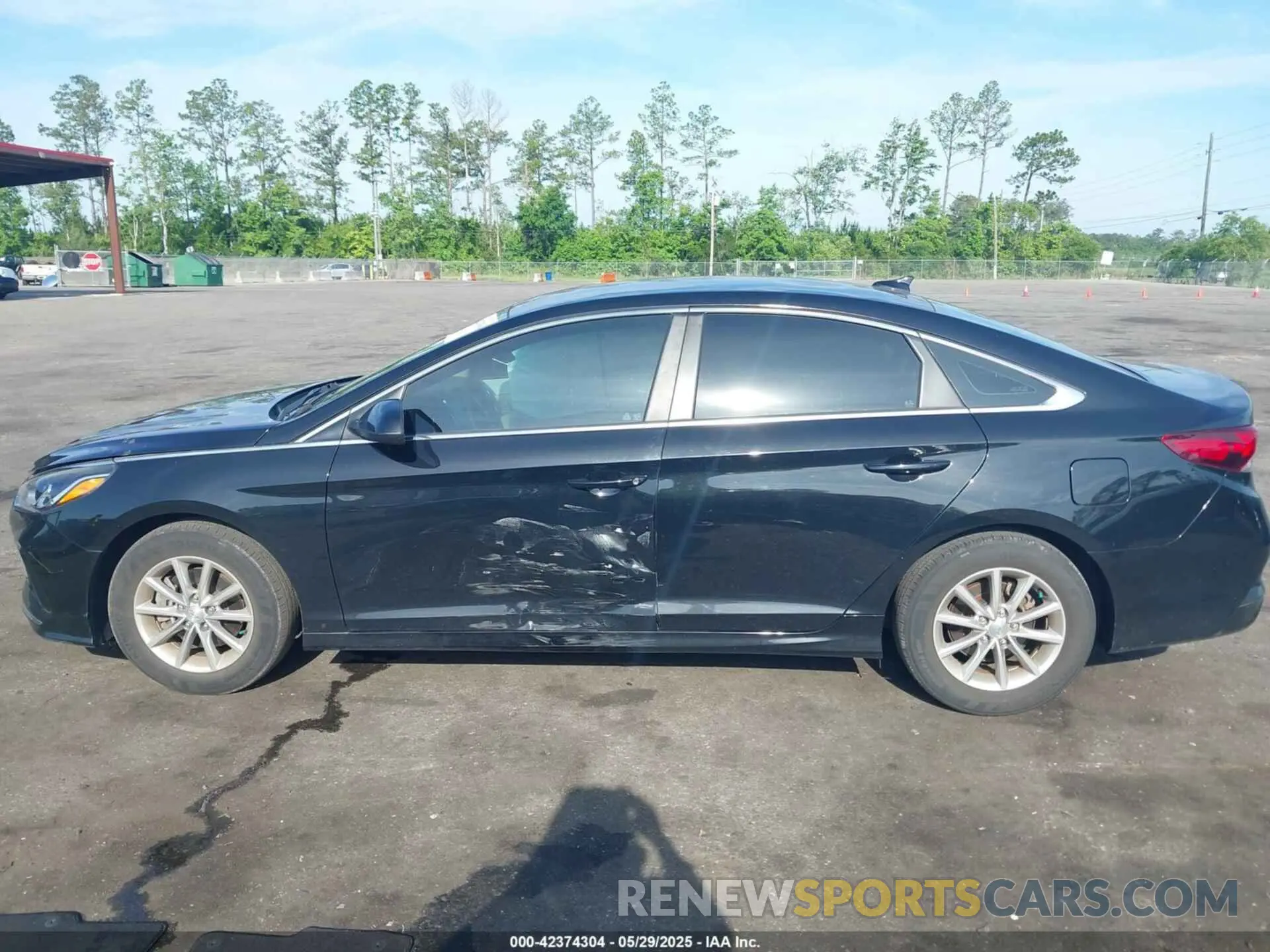 14 Photograph of a damaged car 5NPE24AF0KH792621 HYUNDAI SONATA 2019