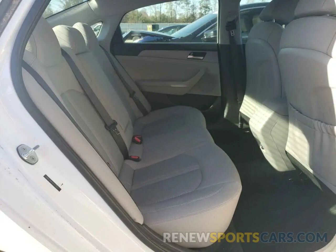 10 Photograph of a damaged car 5NPE24AF1KH732864 HYUNDAI SONATA 2019