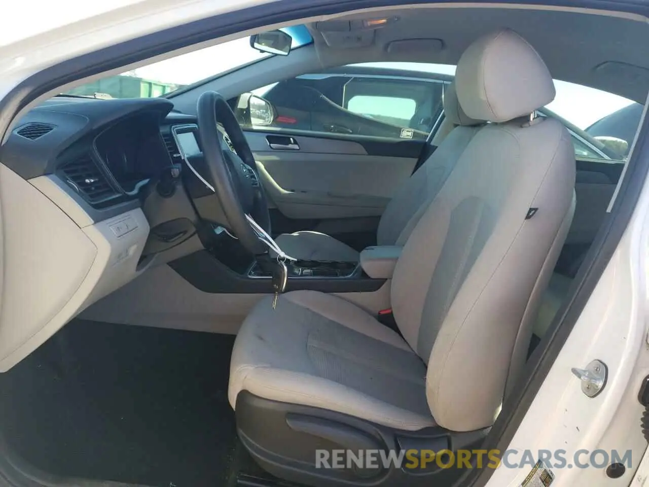 7 Photograph of a damaged car 5NPE24AF1KH732864 HYUNDAI SONATA 2019