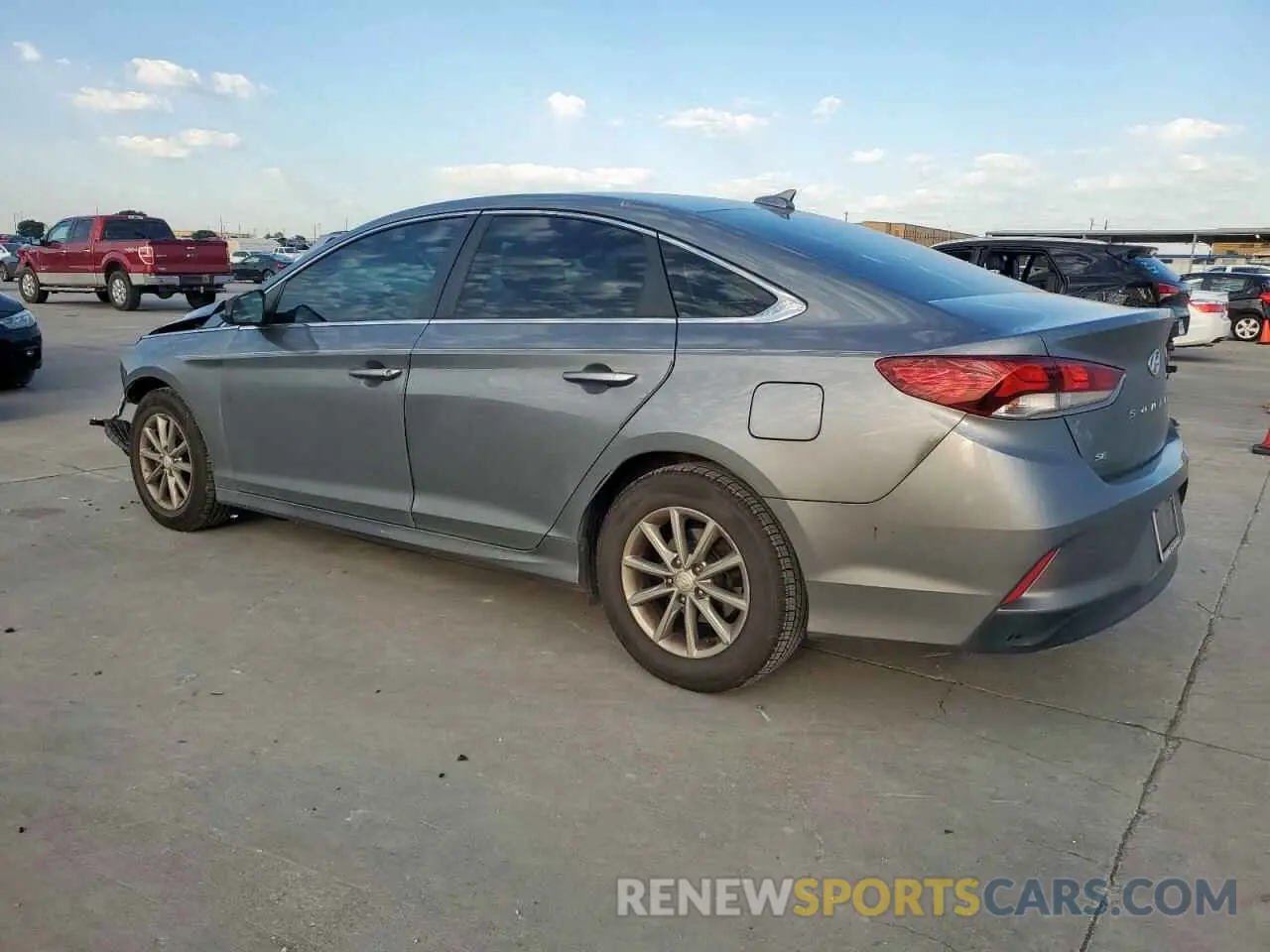 2 Photograph of a damaged car 5NPE24AF1KH738194 HYUNDAI SONATA 2019