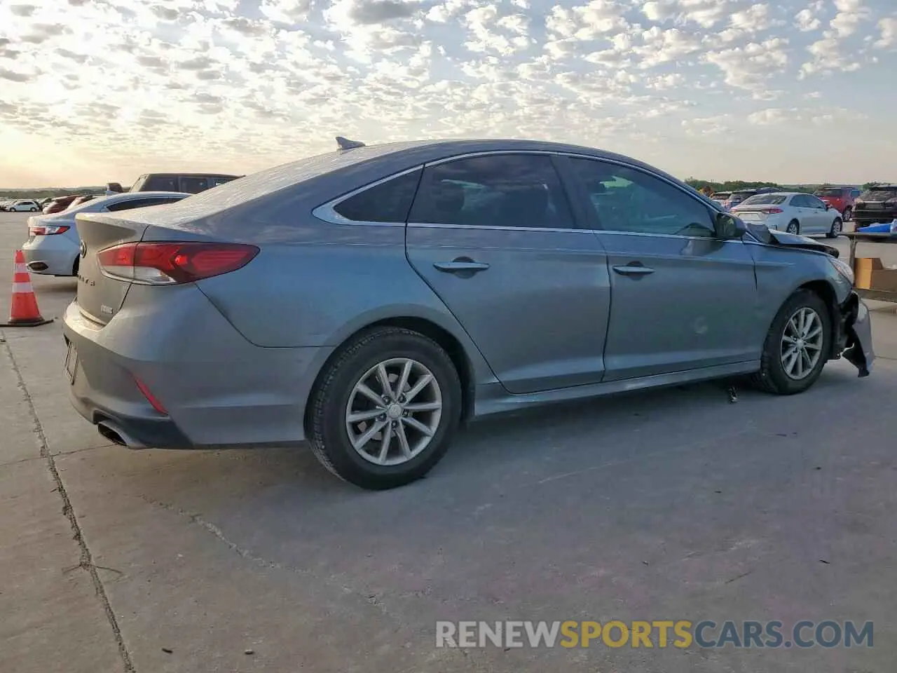 3 Photograph of a damaged car 5NPE24AF1KH738194 HYUNDAI SONATA 2019