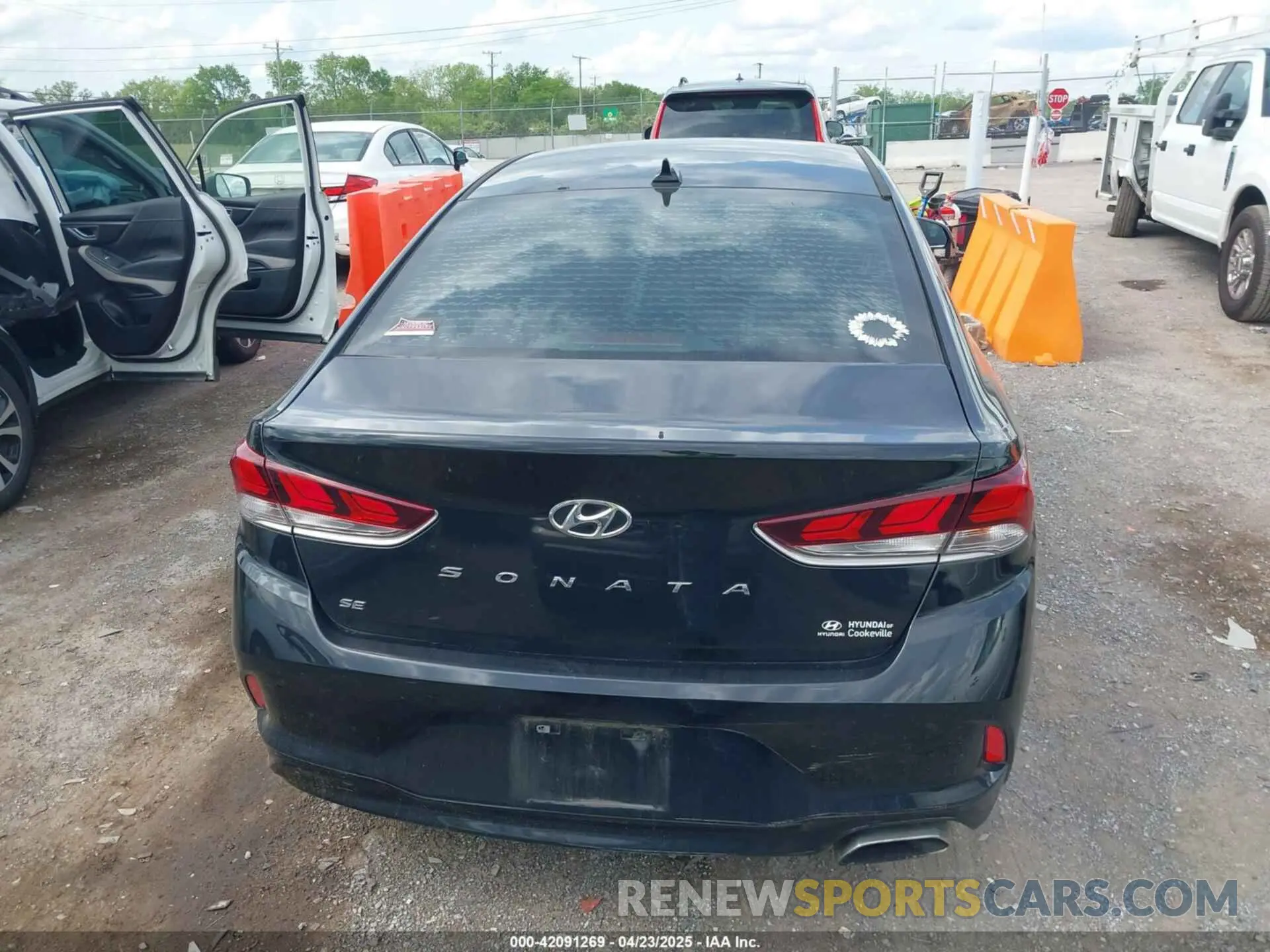15 Photograph of a damaged car 5NPE24AF1KH739202 HYUNDAI SONATA 2019