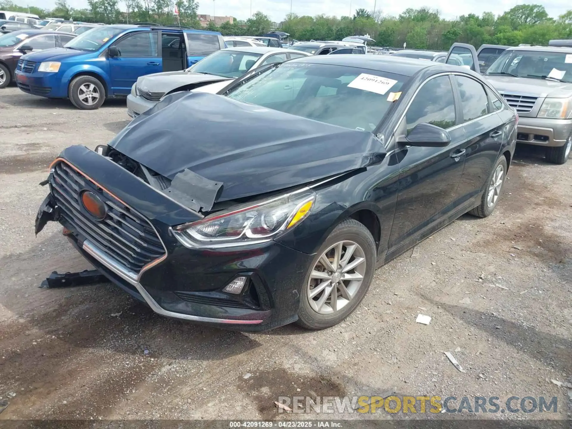 2 Photograph of a damaged car 5NPE24AF1KH739202 HYUNDAI SONATA 2019