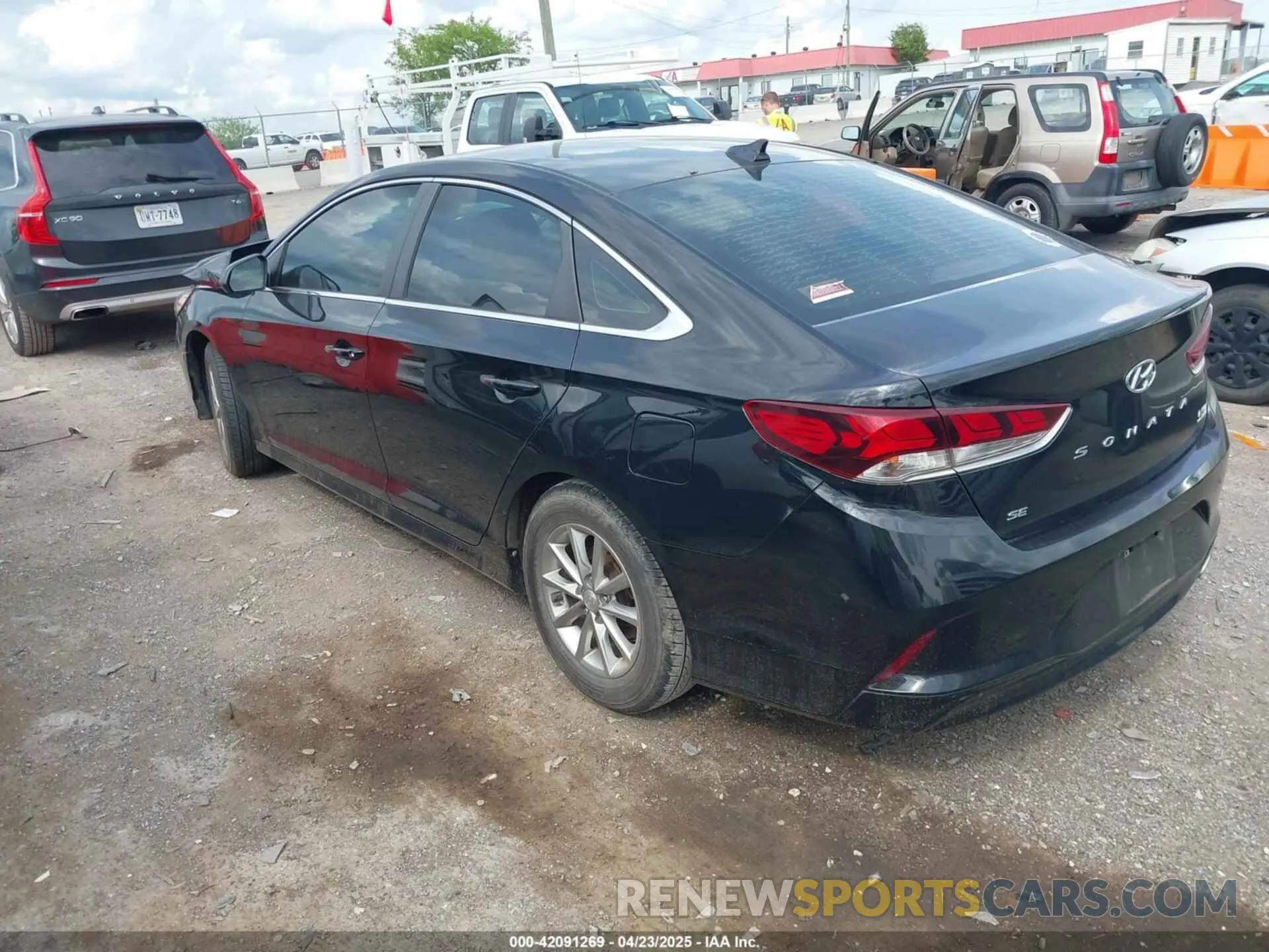 3 Photograph of a damaged car 5NPE24AF1KH739202 HYUNDAI SONATA 2019