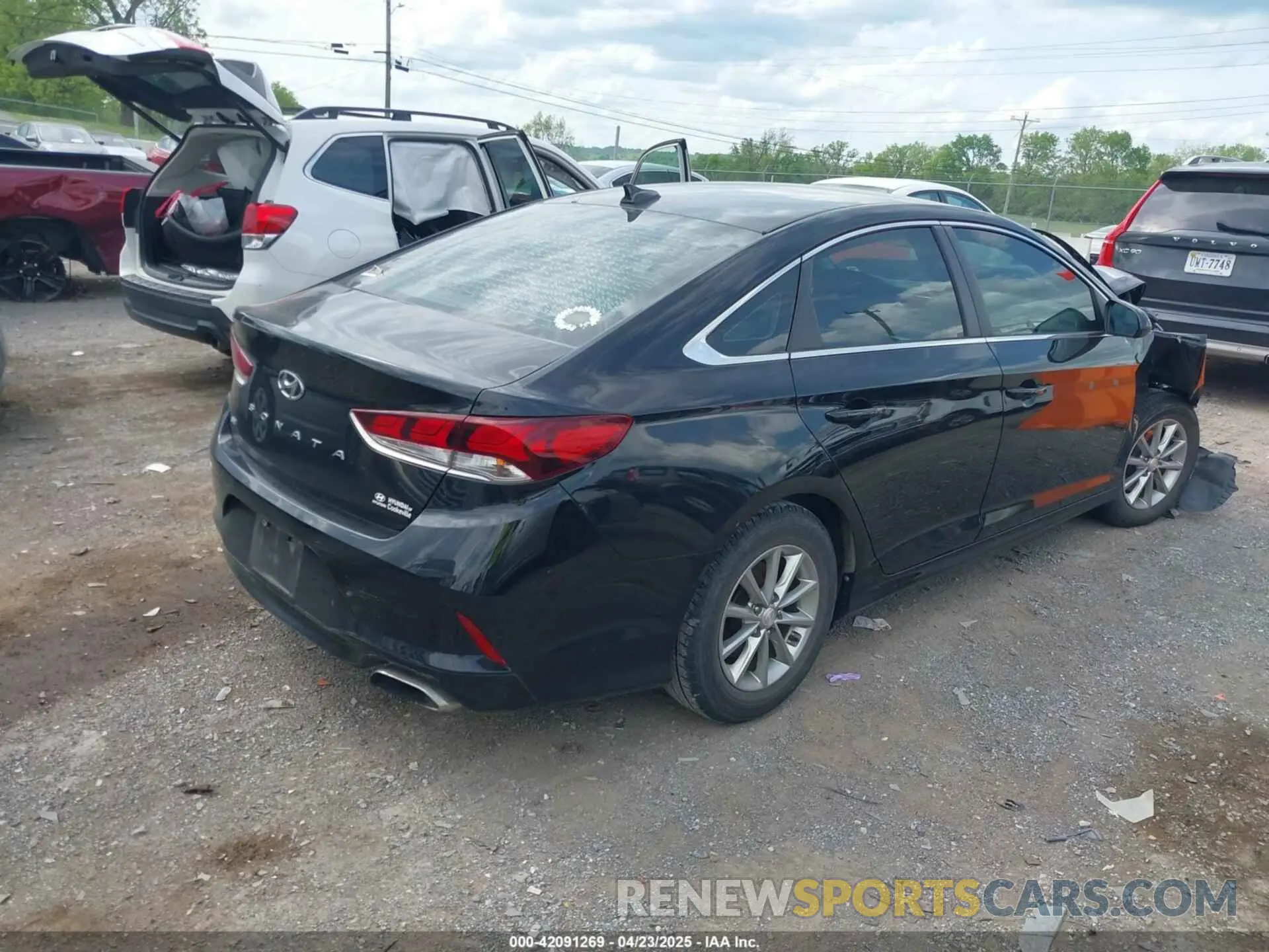 4 Photograph of a damaged car 5NPE24AF1KH739202 HYUNDAI SONATA 2019