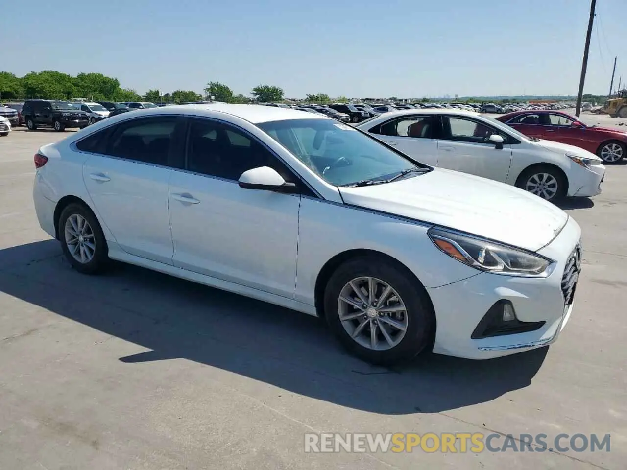 4 Photograph of a damaged car 5NPE24AF1KH756470 HYUNDAI SONATA 2019