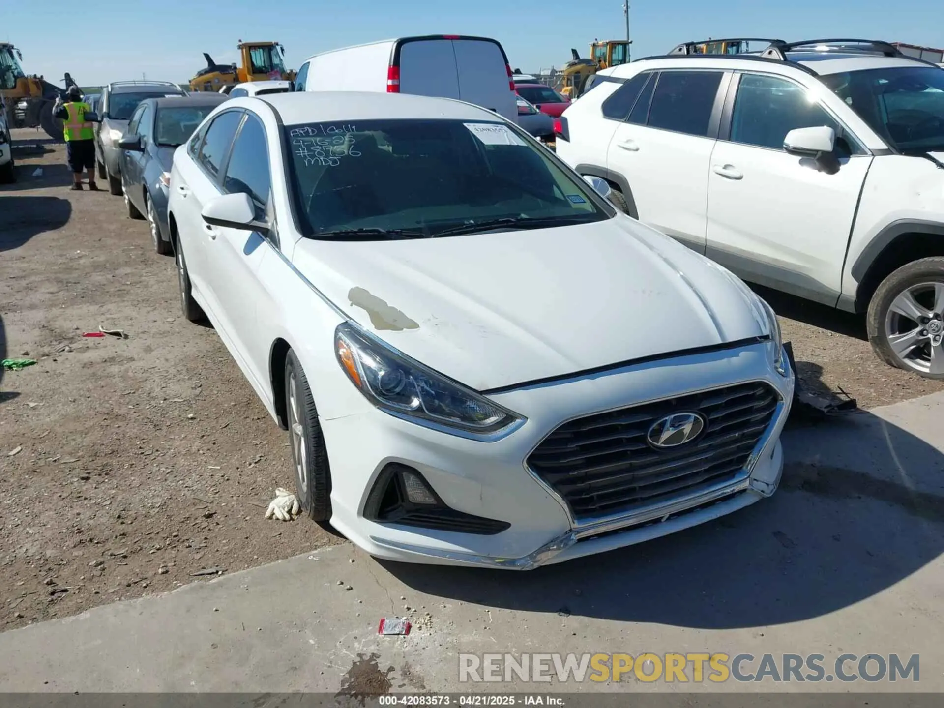 1 Photograph of a damaged car 5NPE24AF1KH758736 HYUNDAI SONATA 2019
