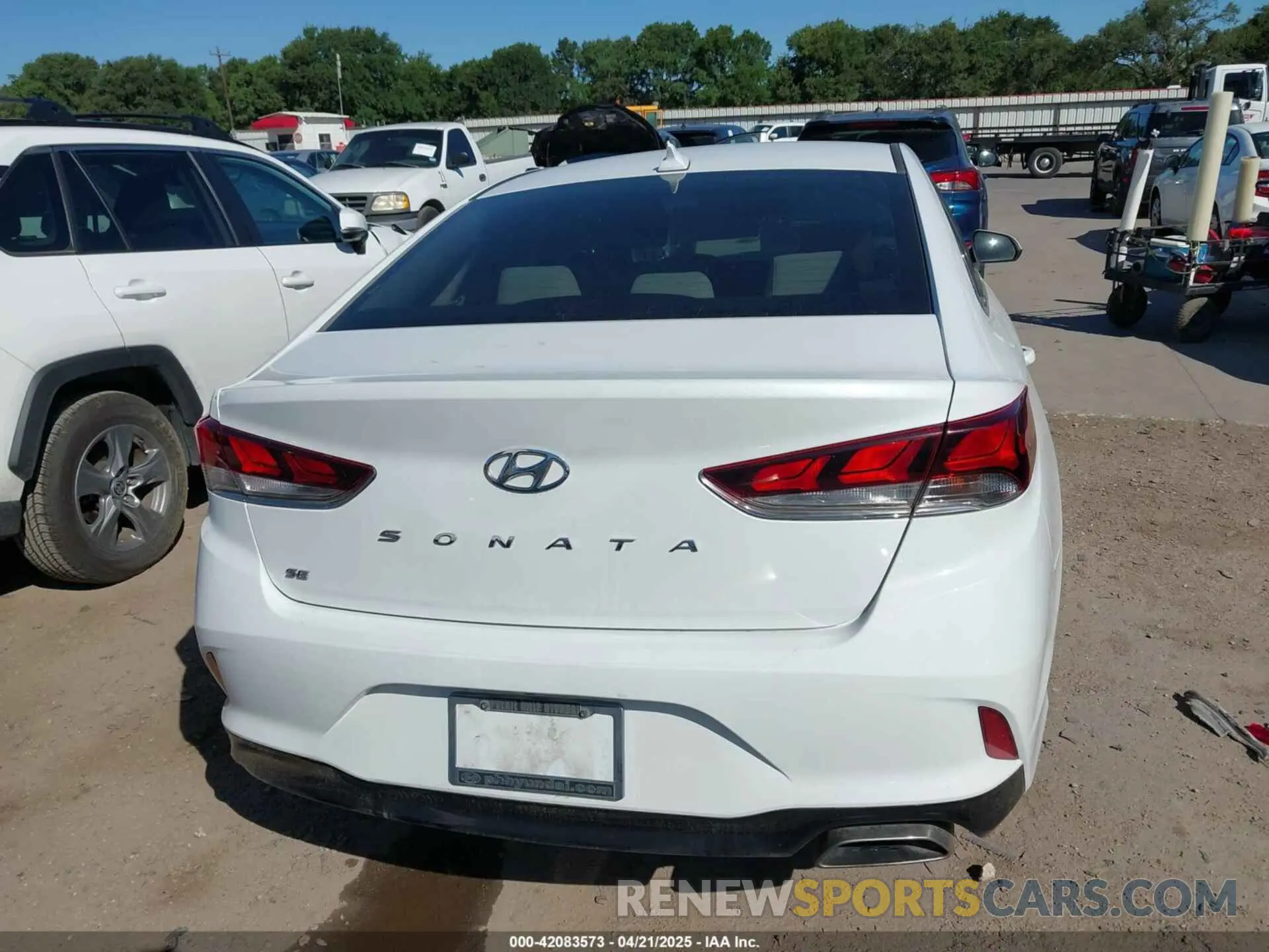 16 Photograph of a damaged car 5NPE24AF1KH758736 HYUNDAI SONATA 2019