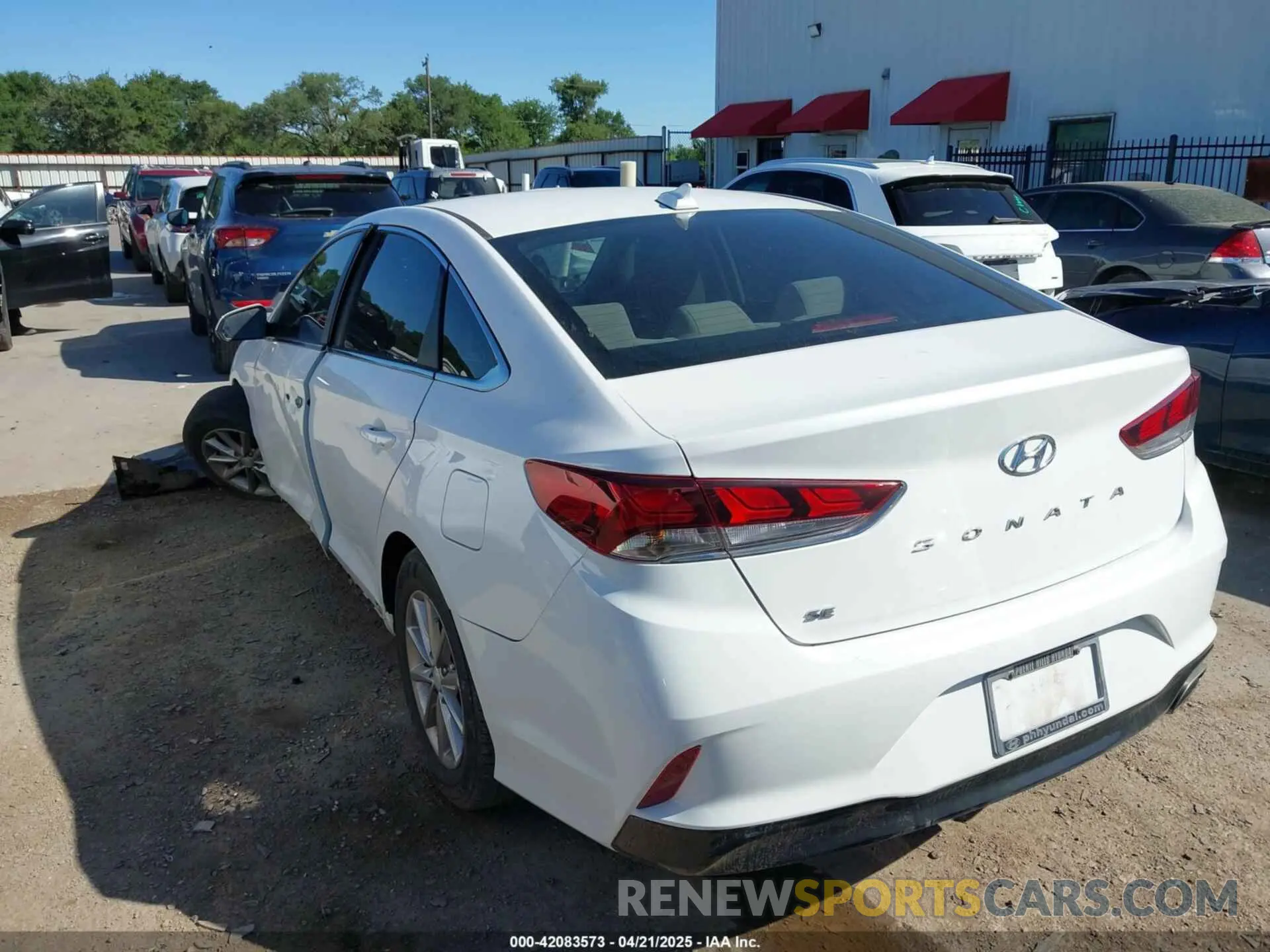 3 Photograph of a damaged car 5NPE24AF1KH758736 HYUNDAI SONATA 2019