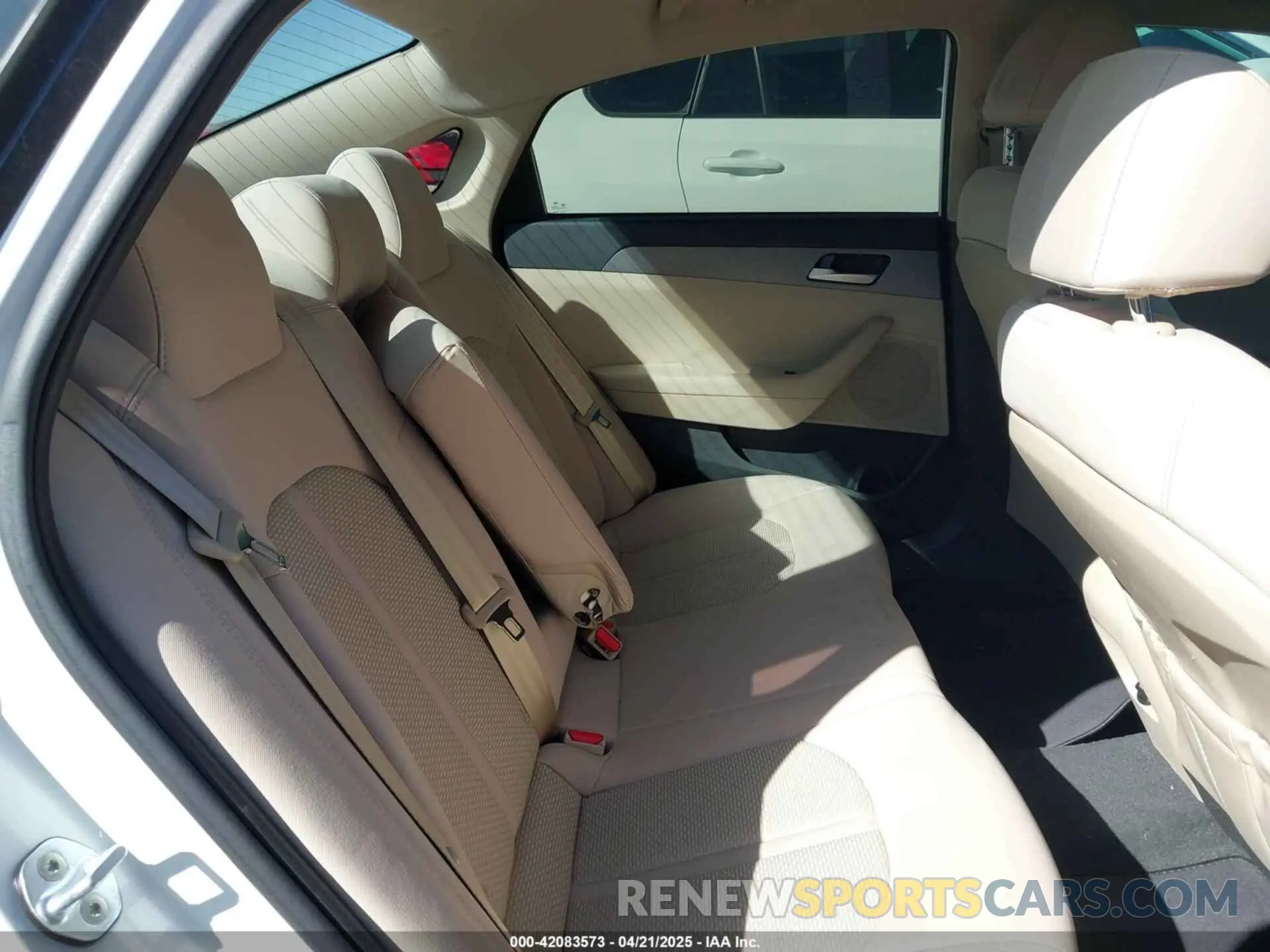 8 Photograph of a damaged car 5NPE24AF1KH758736 HYUNDAI SONATA 2019