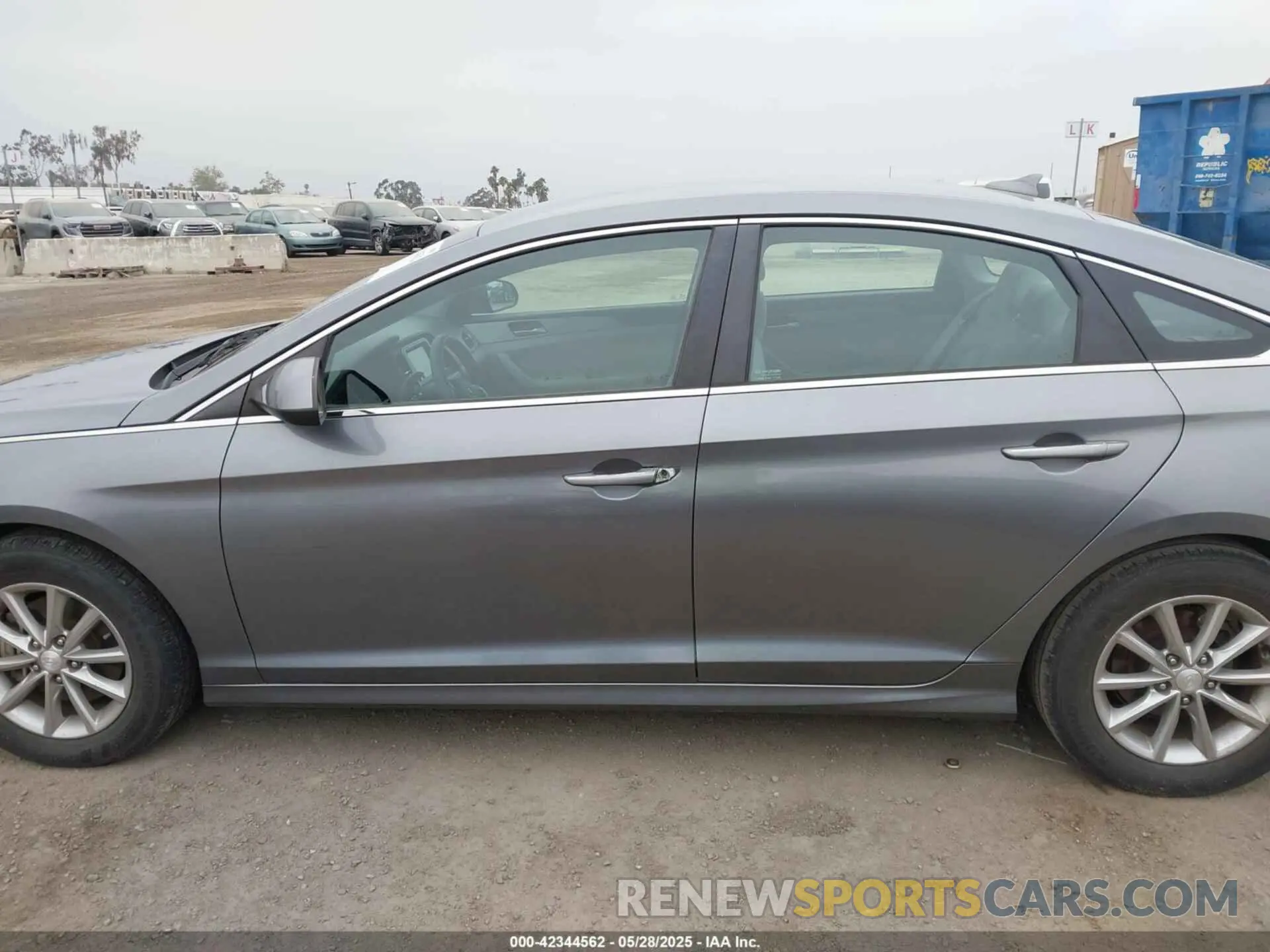 14 Photograph of a damaged car 5NPE24AF1KH758946 HYUNDAI SONATA 2019