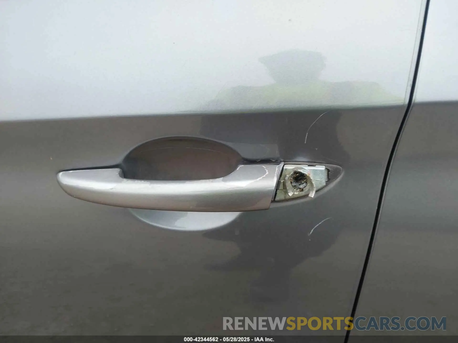 17 Photograph of a damaged car 5NPE24AF1KH758946 HYUNDAI SONATA 2019