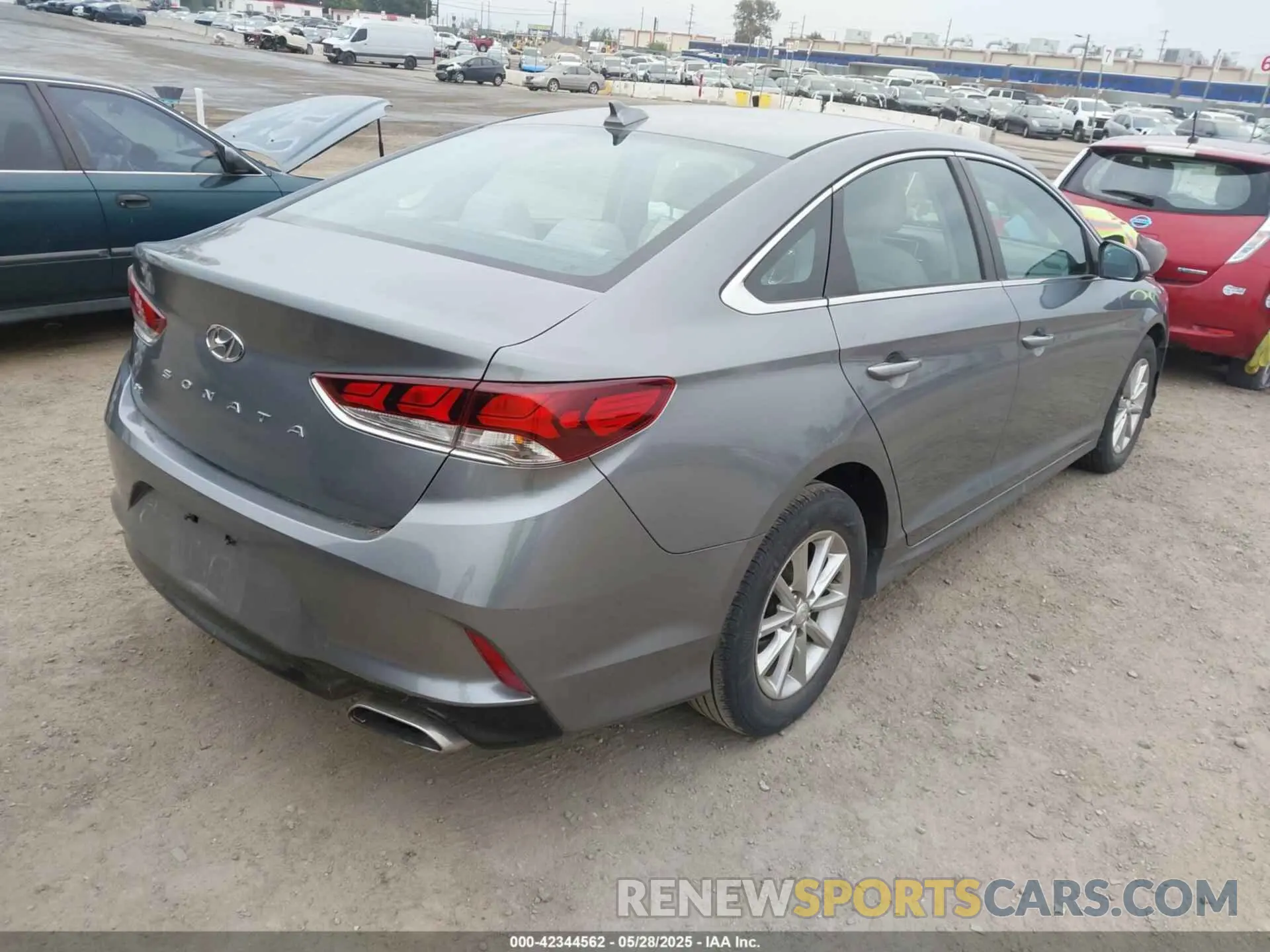 4 Photograph of a damaged car 5NPE24AF1KH758946 HYUNDAI SONATA 2019