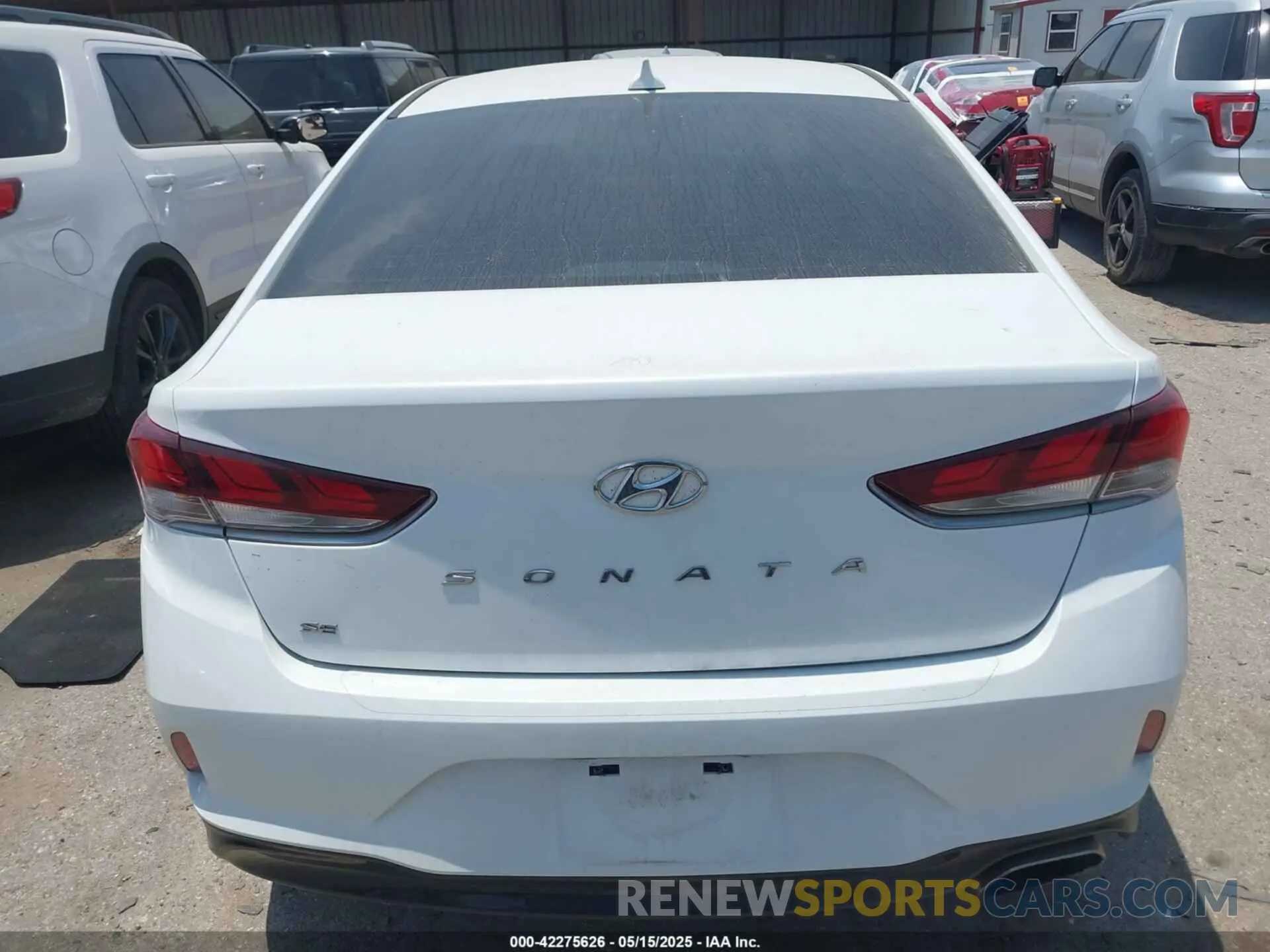 16 Photograph of a damaged car 5NPE24AF1KH774158 HYUNDAI SONATA 2019