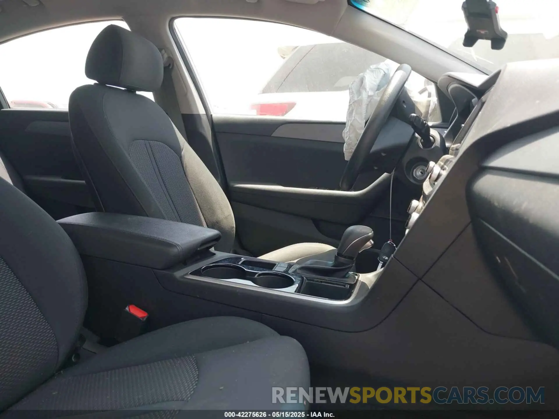 5 Photograph of a damaged car 5NPE24AF1KH774158 HYUNDAI SONATA 2019