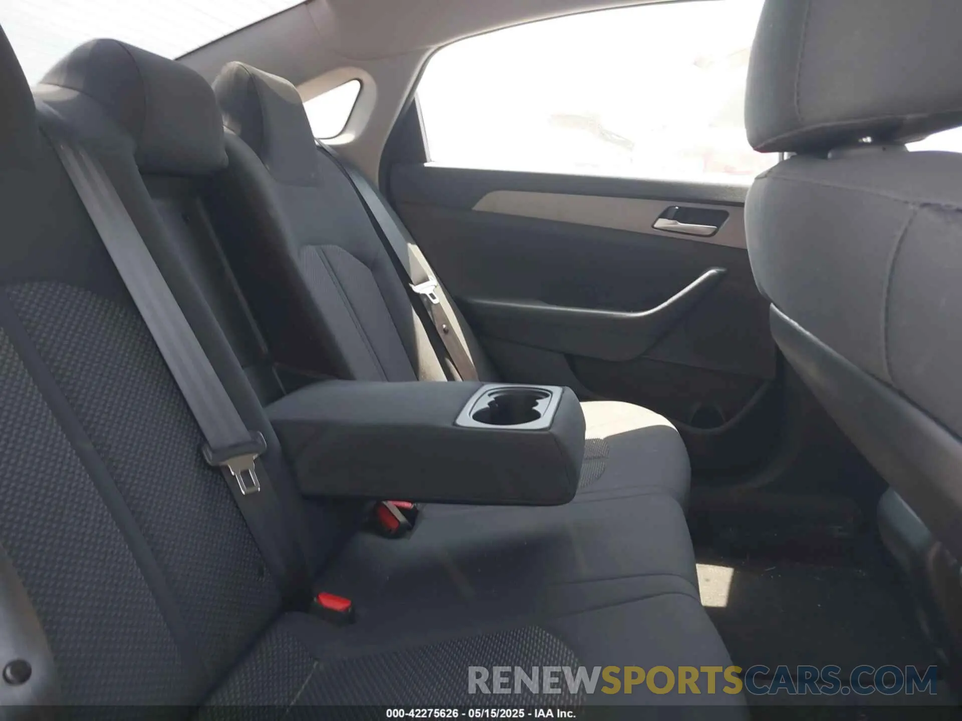 8 Photograph of a damaged car 5NPE24AF1KH774158 HYUNDAI SONATA 2019