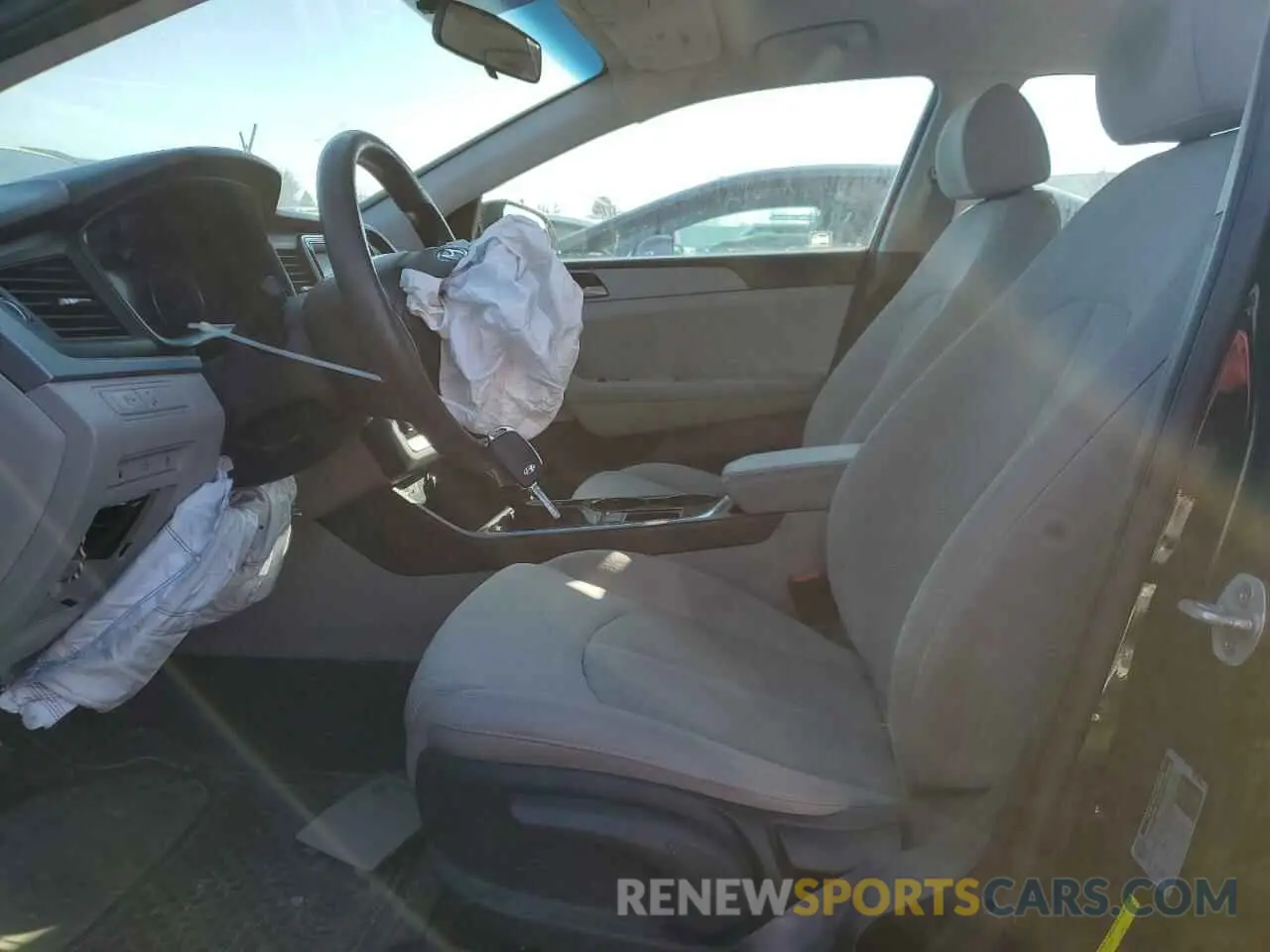 7 Photograph of a damaged car 5NPE24AF1KH779604 HYUNDAI SONATA 2019