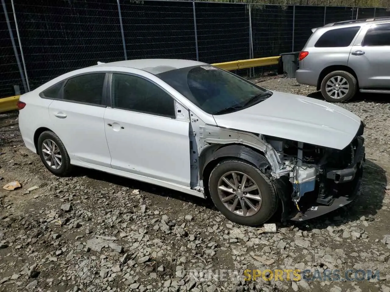 4 Photograph of a damaged car 5NPE24AF1KH789842 HYUNDAI SONATA 2019