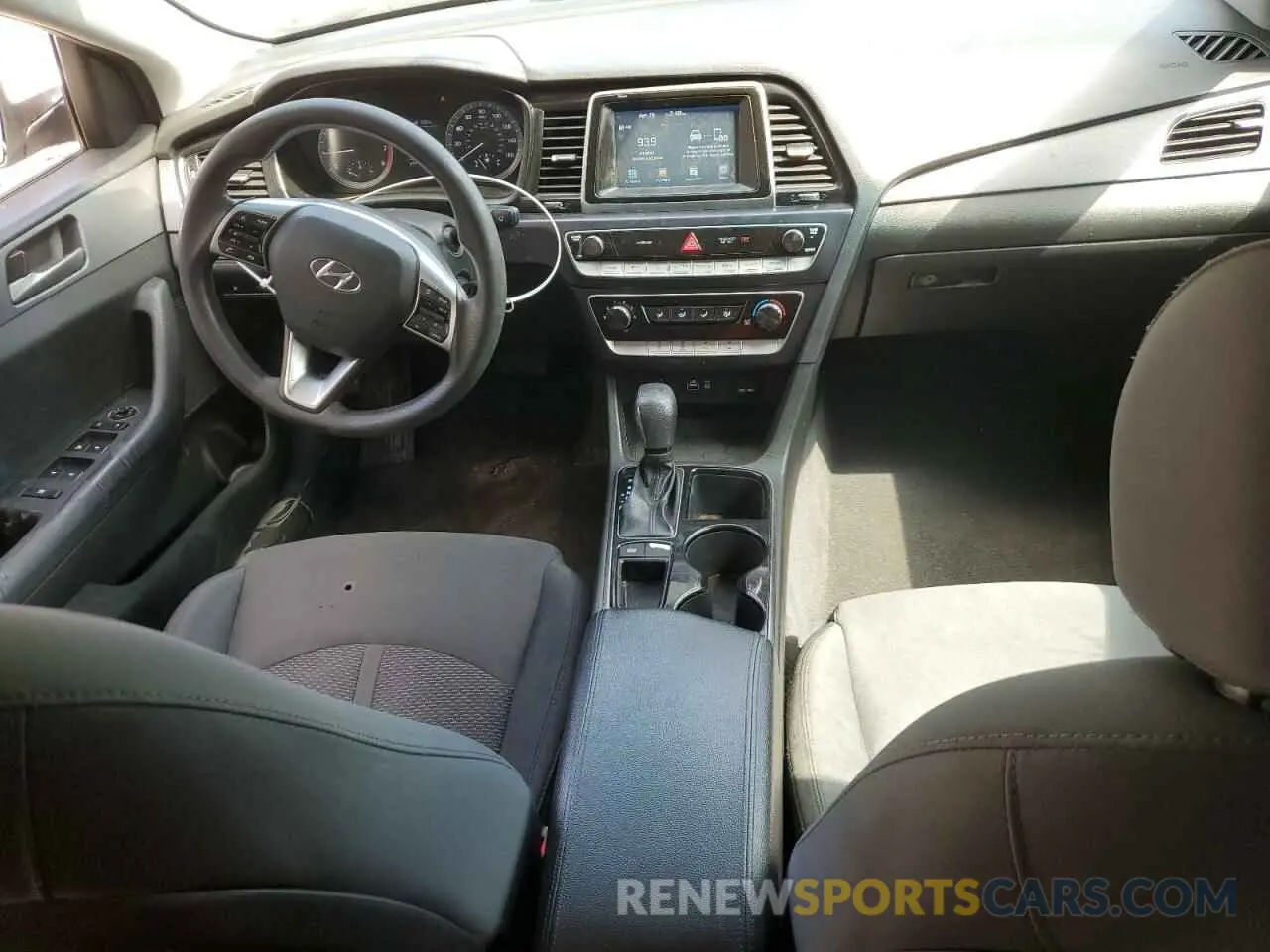 8 Photograph of a damaged car 5NPE24AF1KH789842 HYUNDAI SONATA 2019