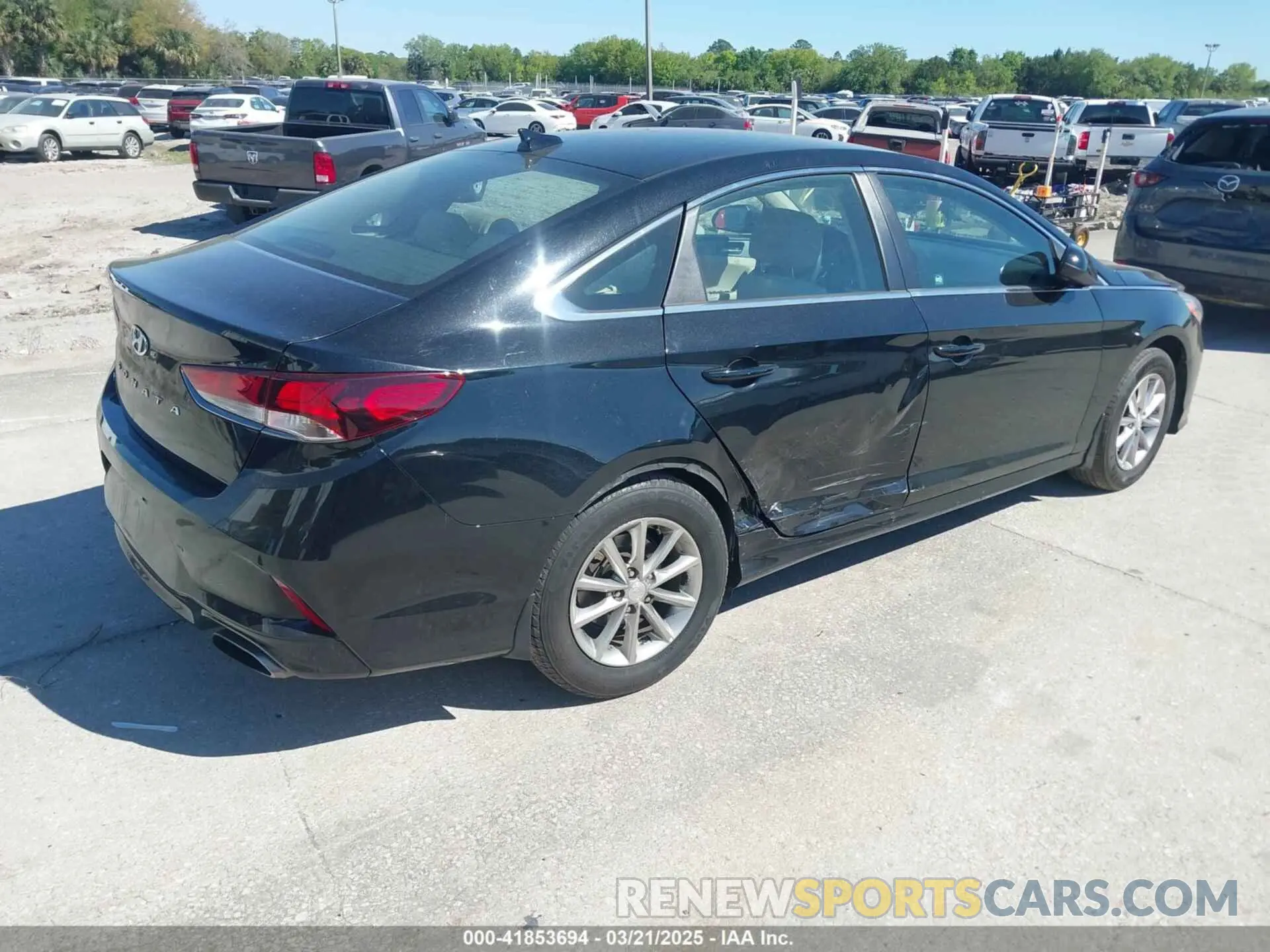 4 Photograph of a damaged car 5NPE24AF1KH796242 HYUNDAI SONATA 2019