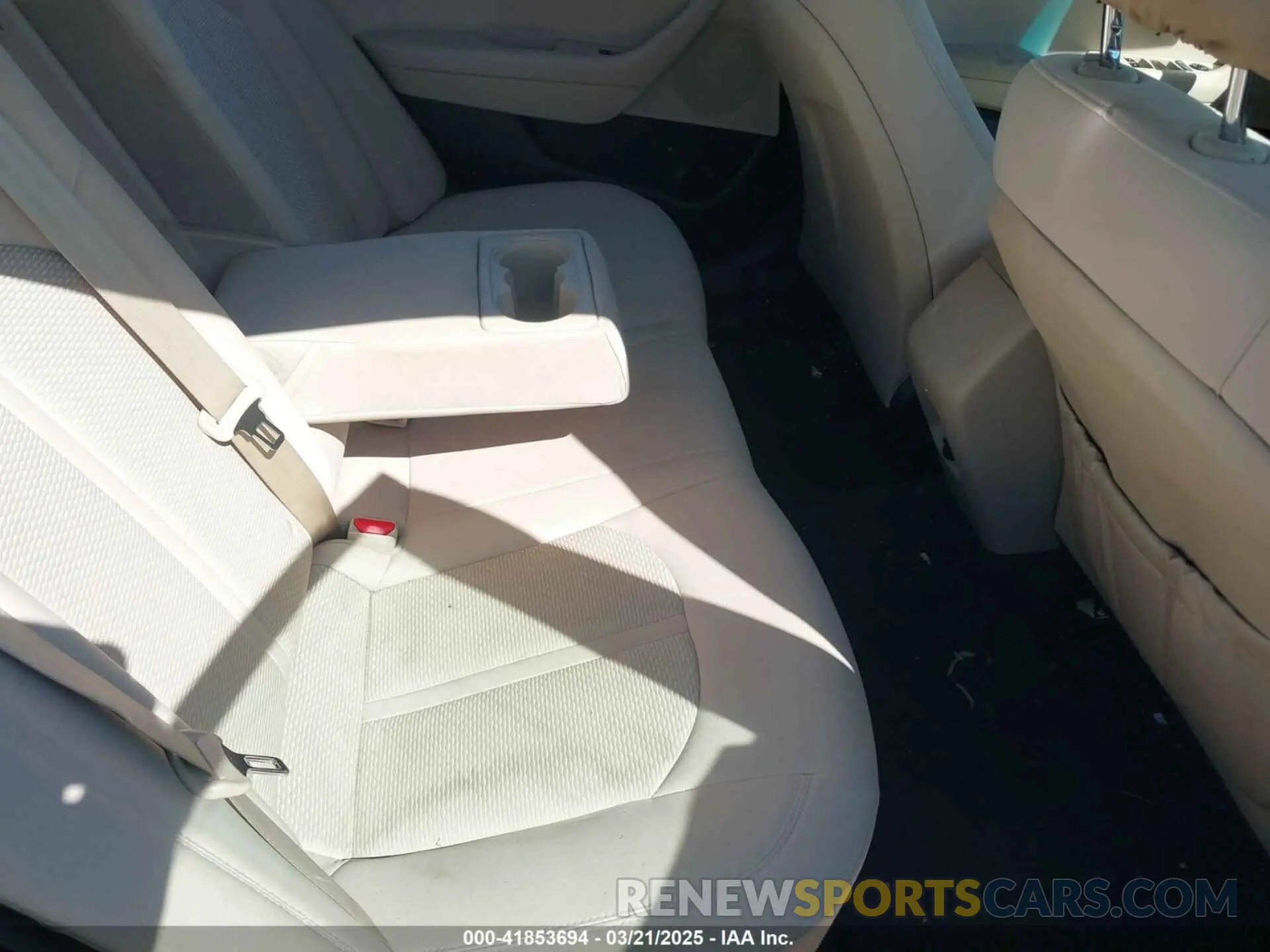 8 Photograph of a damaged car 5NPE24AF1KH796242 HYUNDAI SONATA 2019