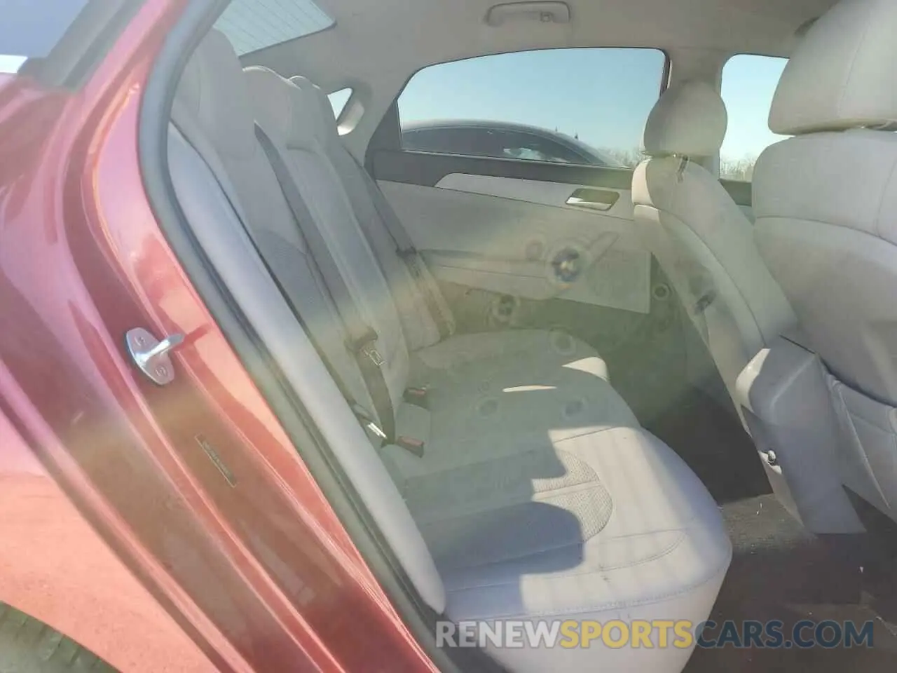10 Photograph of a damaged car 5NPE24AF1KH800371 HYUNDAI SONATA 2019
