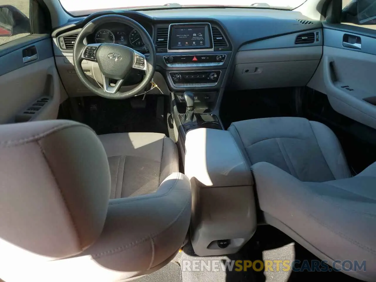 8 Photograph of a damaged car 5NPE24AF1KH800371 HYUNDAI SONATA 2019