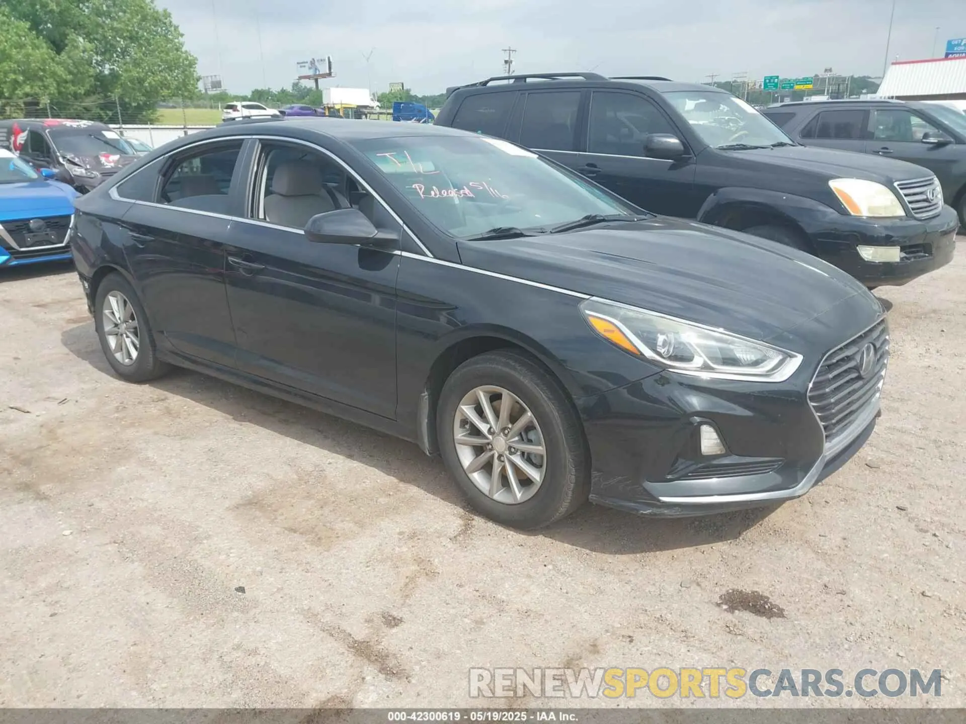 1 Photograph of a damaged car 5NPE24AF1KH804288 HYUNDAI SONATA 2019