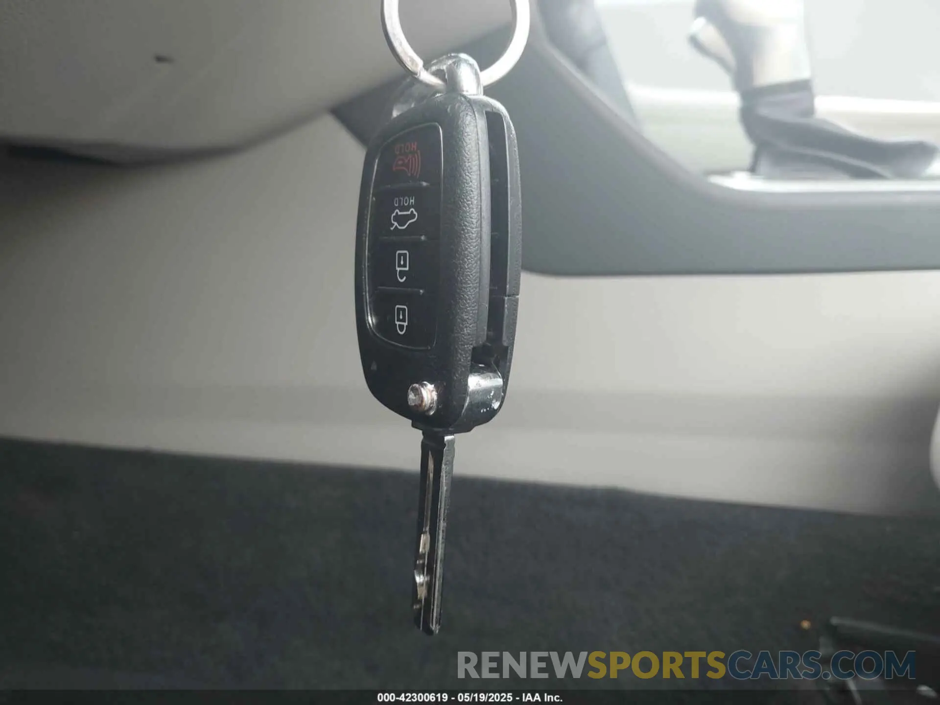 11 Photograph of a damaged car 5NPE24AF1KH804288 HYUNDAI SONATA 2019