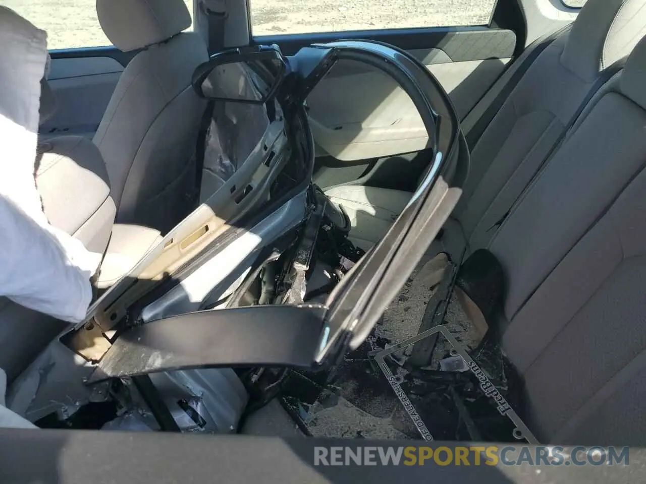13 Photograph of a damaged car 5NPE24AF1KH814819 HYUNDAI SONATA 2019