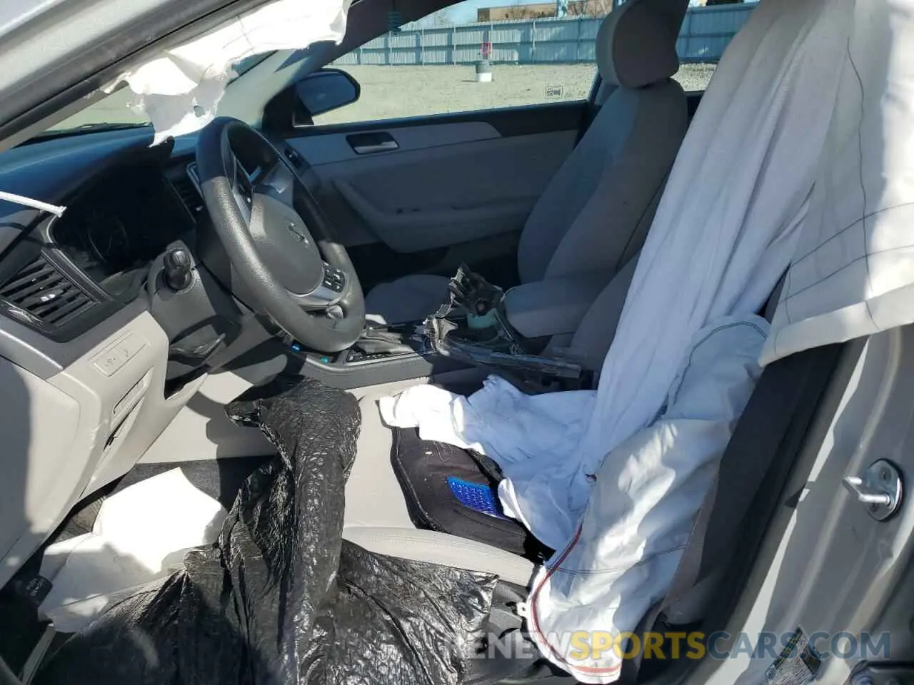 7 Photograph of a damaged car 5NPE24AF1KH814819 HYUNDAI SONATA 2019